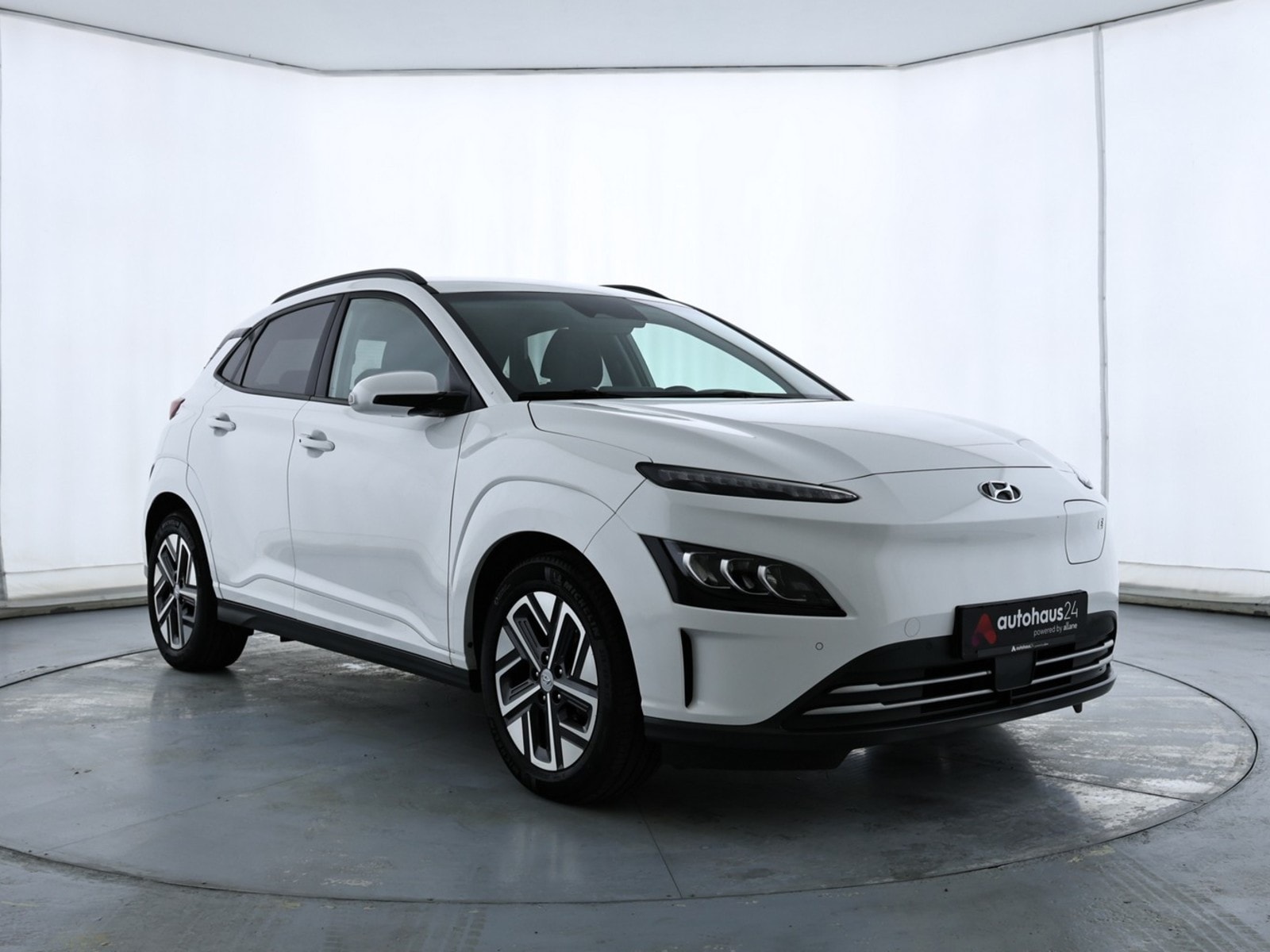 Hyundai Kona SUV / Crossover / Geländewagen HYUNDAI Kona ELEKTRO 150kW Select-Paket Sports Utility Vehicle #1