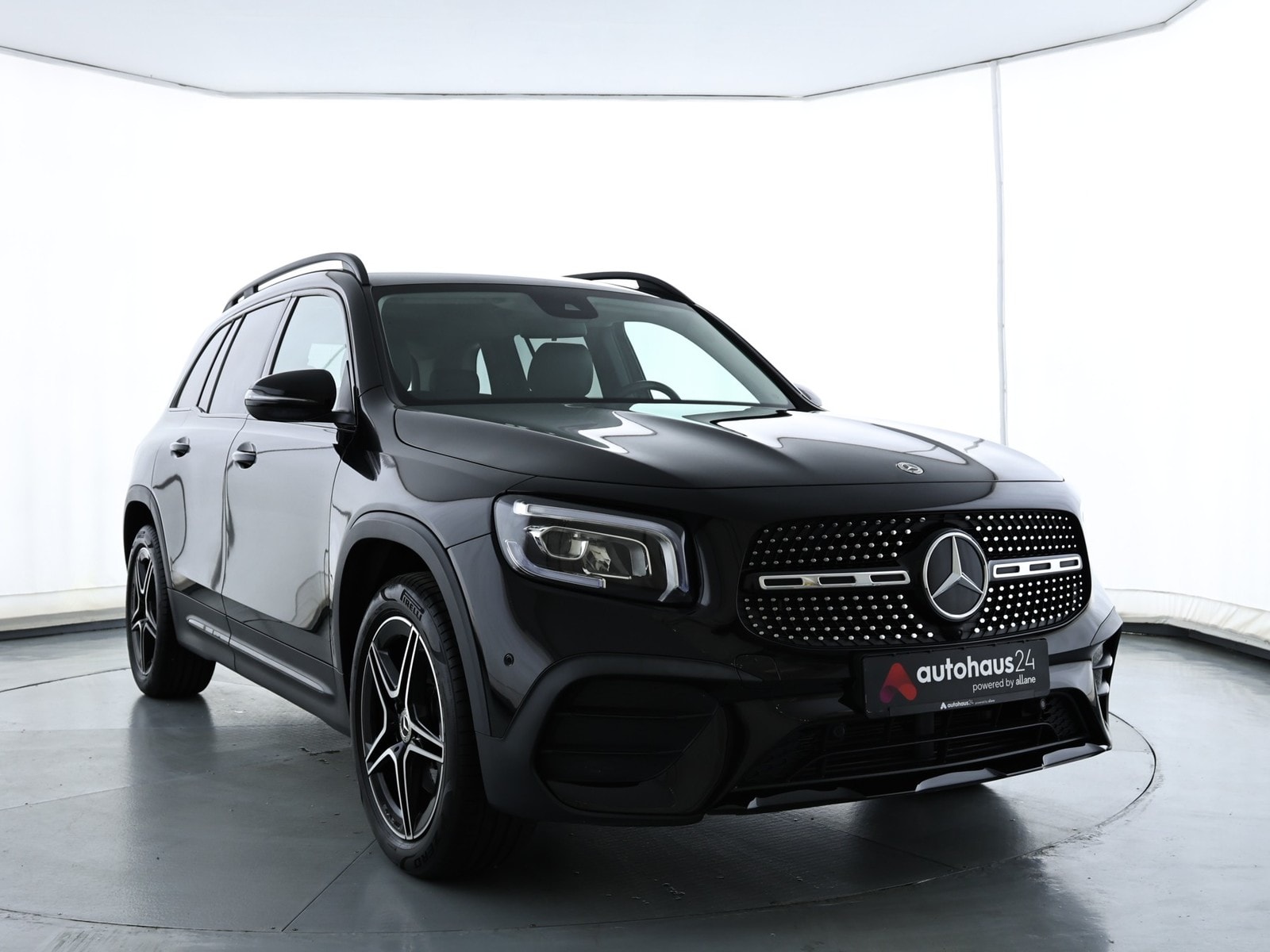 Mercedes-Benz GLB-Klasse SUV / Crossover / Geländewagen MERCEDES GLB GLB 180 DCT Sports Utility Vehicle #1