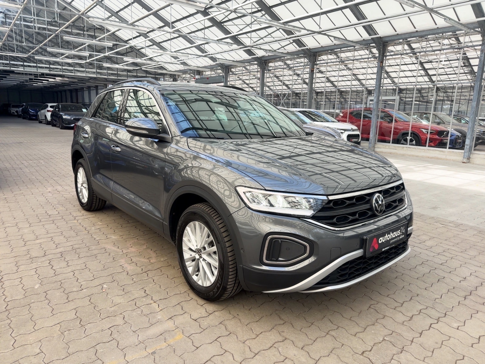 Volkswagen T-Roc SUV / Crossover / Geländewagen VOLKSWAGEN T-Roc 1.5 TSI OPF DSG Life Sports Utility Vehicle #1