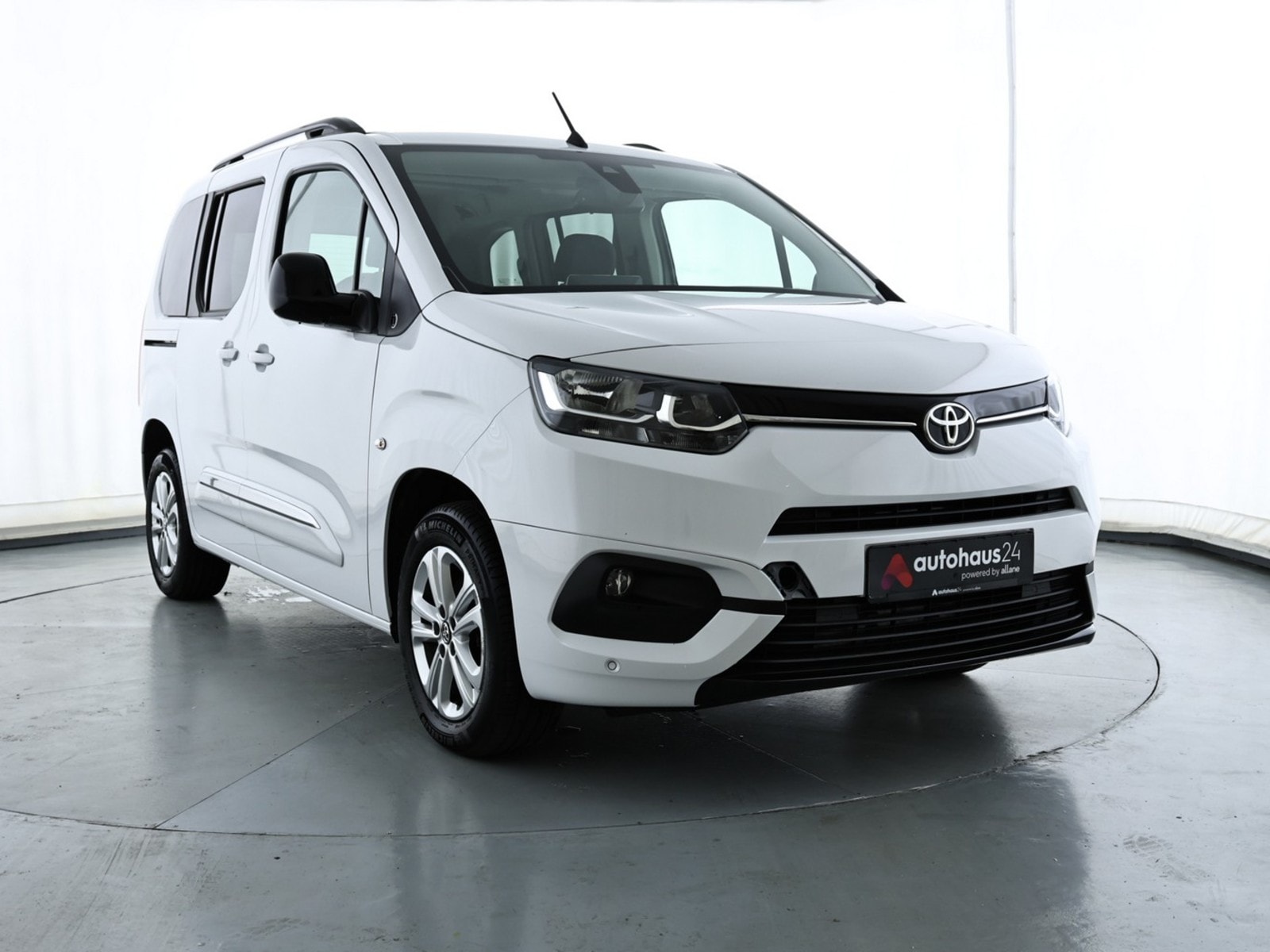 Toyota Proace Kleinbus / Van TOYOTA Proace City Verso 1,5-l-D-4D 75kW L1 Team Deutschland Kompaktvan #1