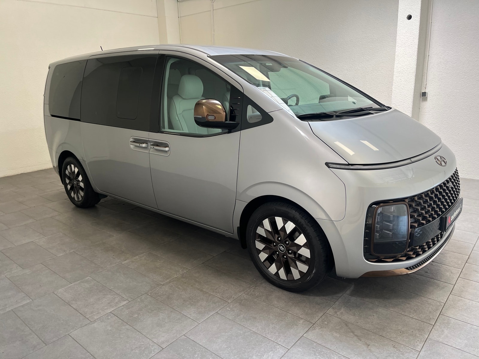Hyundai Staria Sonstige HYUNDAI Staria 2.2 CRDi Signature 7-Sitzer Auto 4WD Van #1