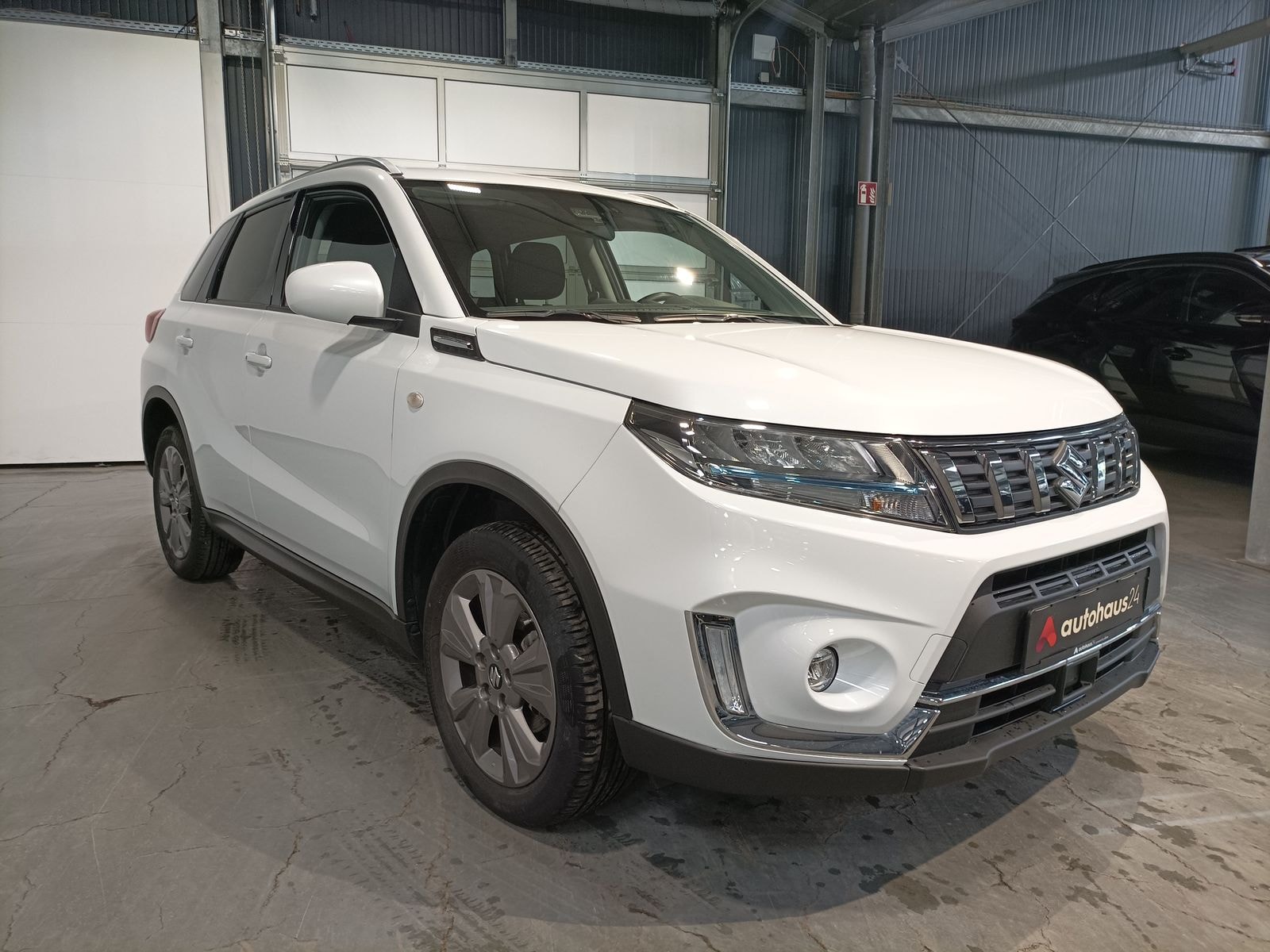 Suzuki Vitara SUV / Crossover / Geländewagen SUZUKI Vitara 1.5 DUALJET Hybrid Comfort AGS Allgrip Sports Utility Vehicle #1