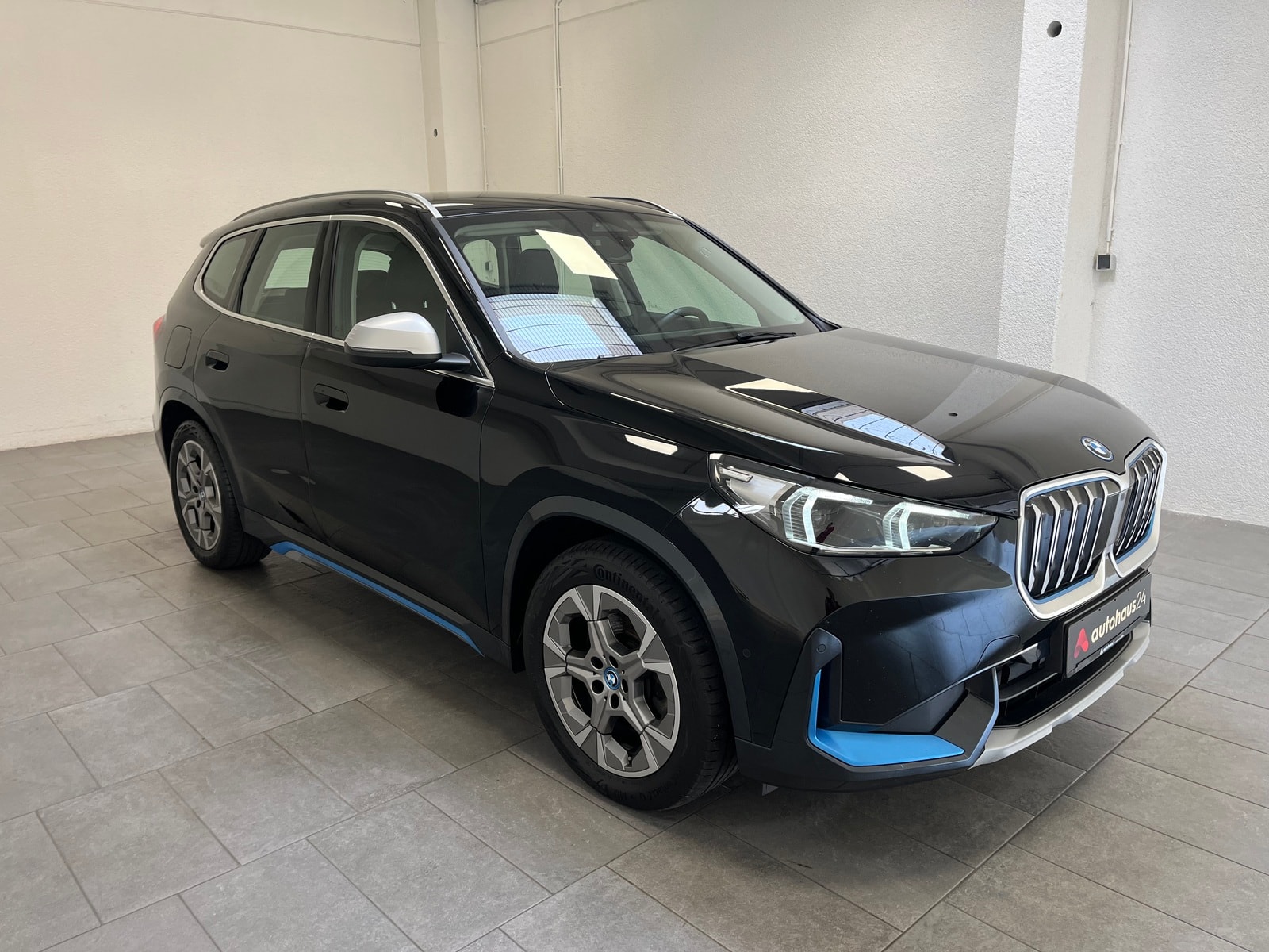 BMW iX1 SUV / Crossover / Geländewagen BMW iX1 xDrive30 Sports Utility Vehicle #1