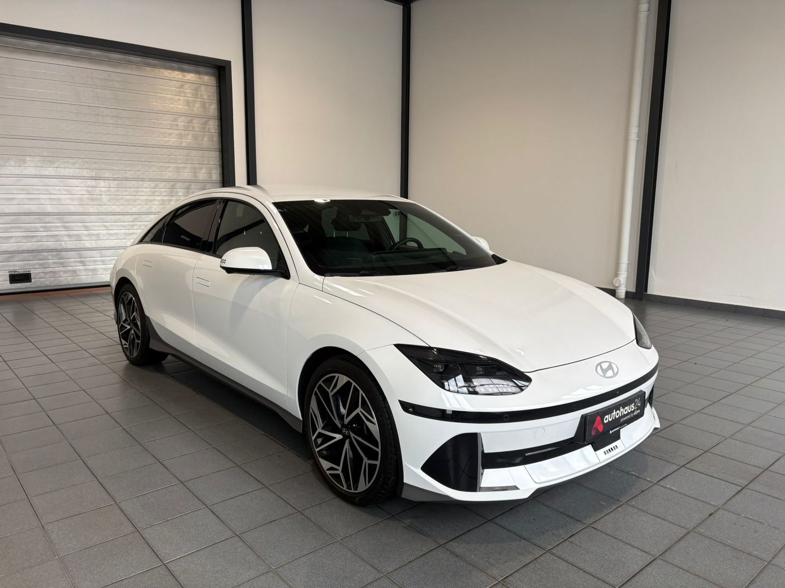 Hyundai IONIQ 6 Limousine HYUNDAI IONIQ 6 77,4kWh 168kW Dynamiq Limousine #1