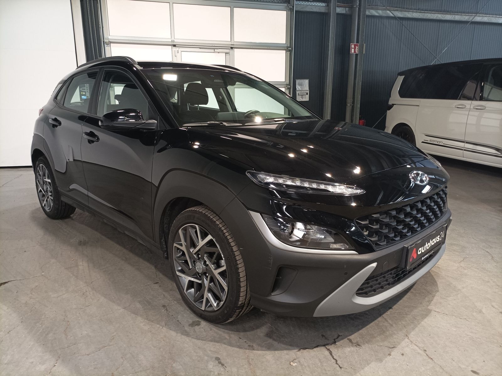 Hyundai Kona SUV / Crossover / Geländewagen HYUNDAI Kona 1.6 GDi Hybrid Trend DCT Sports Utility Vehicle #1
