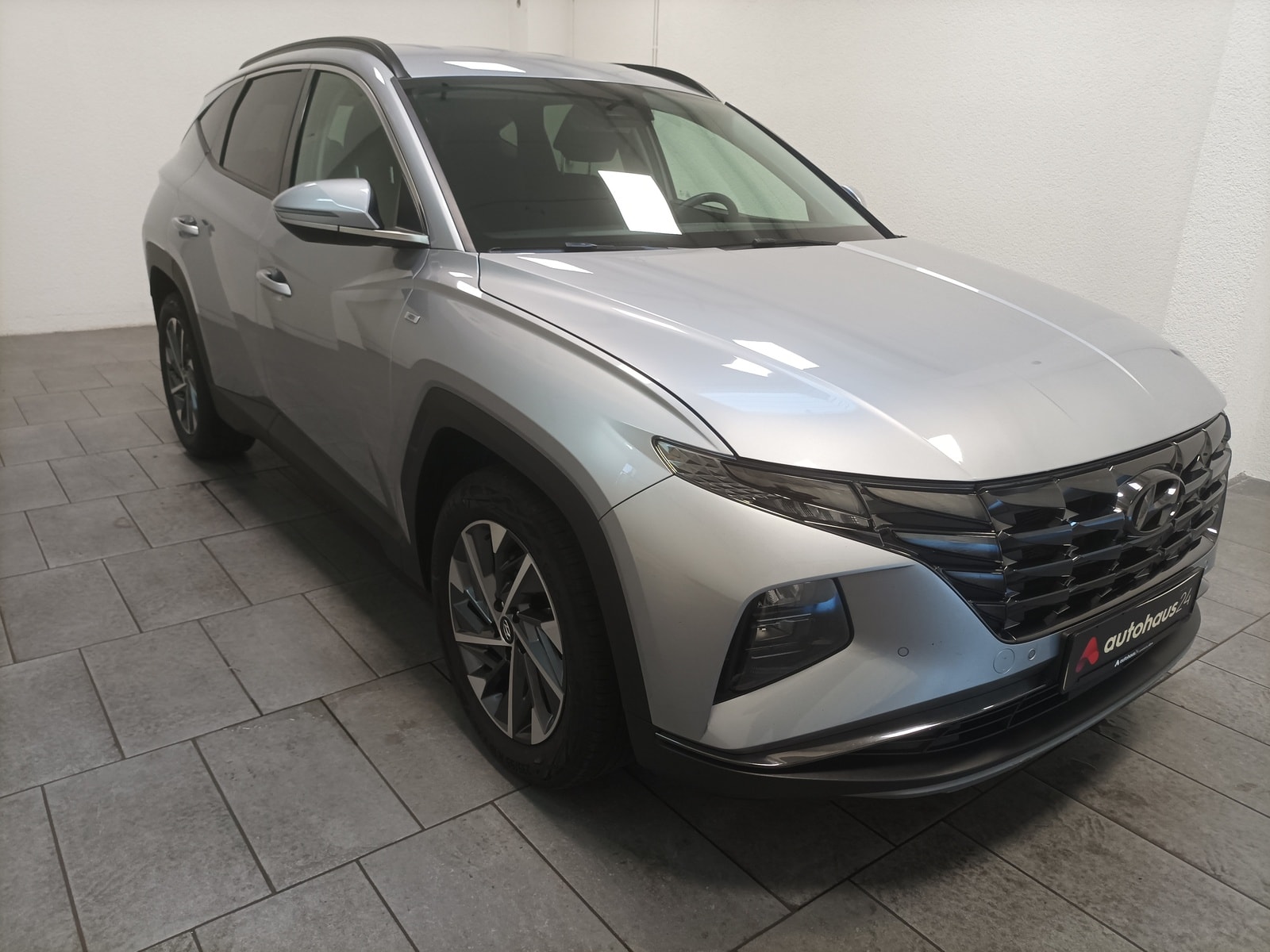 Hyundai Tucson SUV / Crossover / Geländewagen HYUNDAI Tucson 1.6 CRDi 100kW 48V Trend DCT Sports Utility Vehicle #1