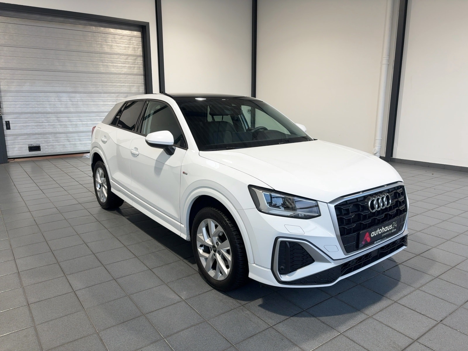 Audi Q2 SUV / Crossover / Geländewagen AUDI Q2 30 TFSI S line Sports Utility Vehicle #1
