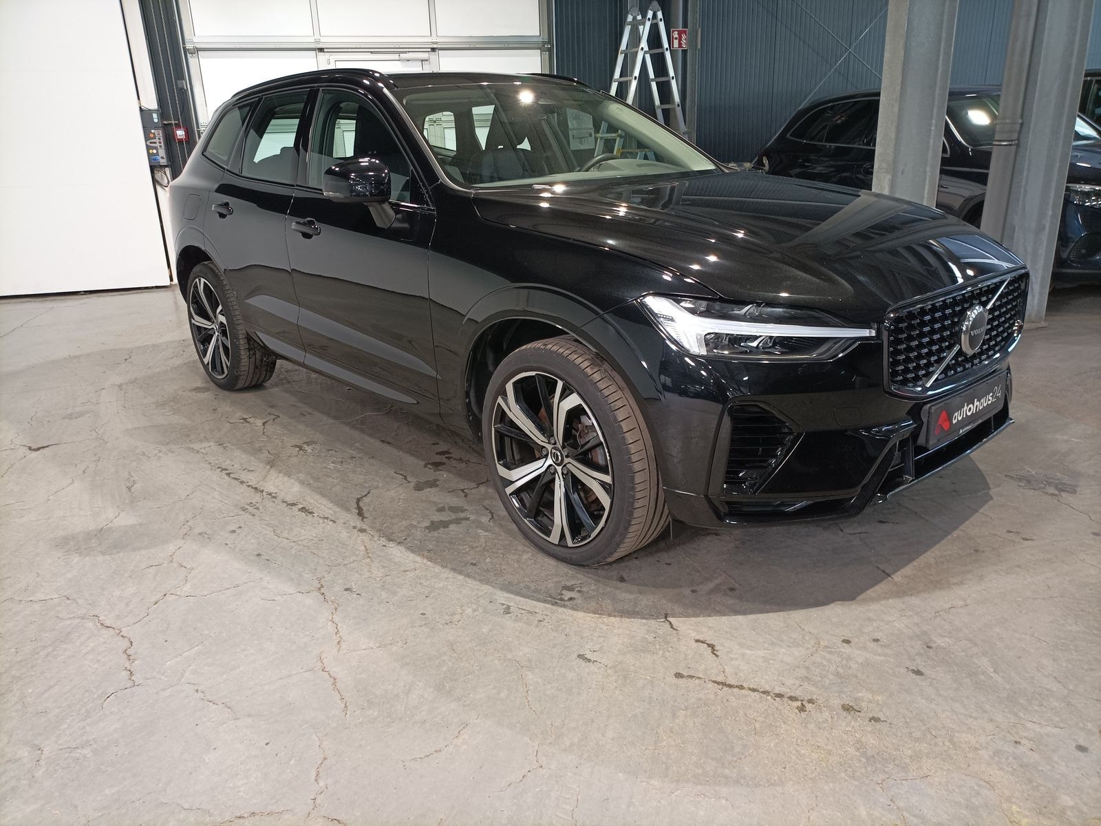 Volvo XC60 SUV / Crossover / Geländewagen VOLVO XC60 T8 AWD Recharge Plus Dark Auto Sports Utility Vehicle #1