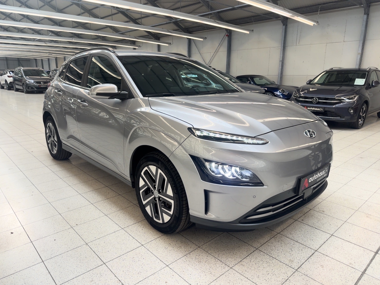 Hyundai Kona SUV / Crossover / Geländewagen HYUNDAI Kona ELEKTRO 100kW Advantage-Paket Sports Utility Vehicle #1