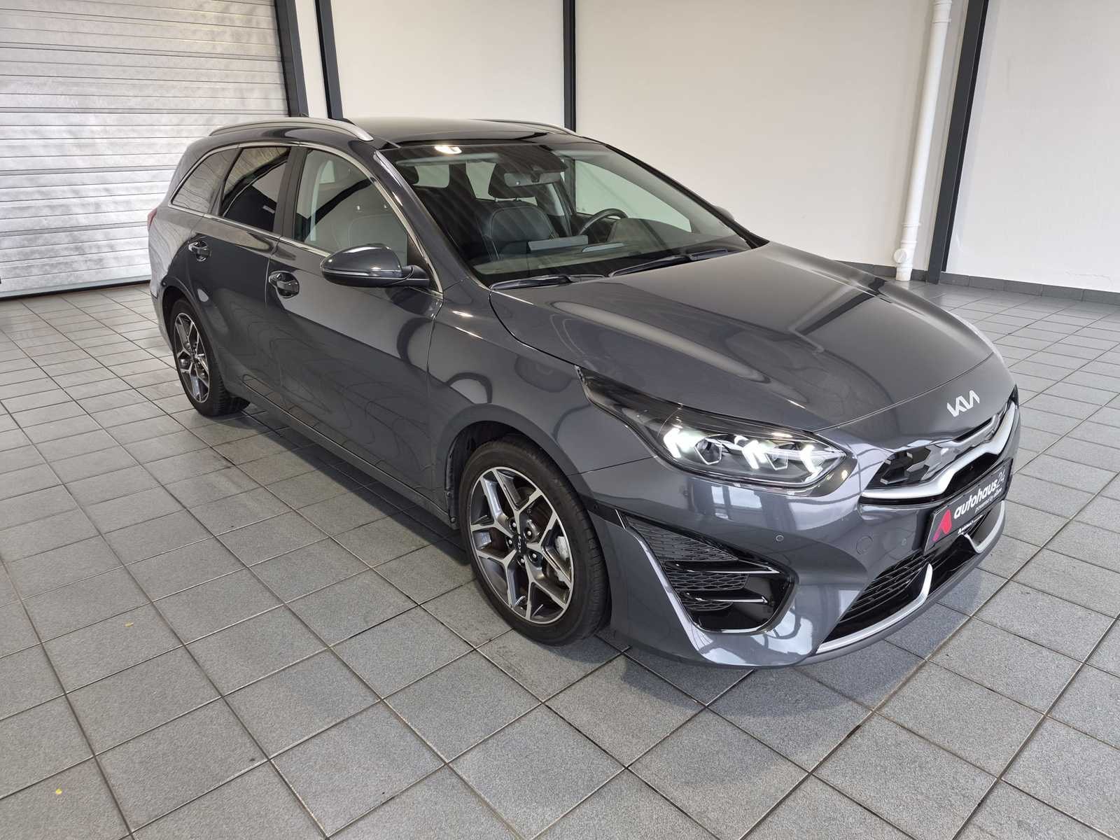 Kia Ceed Sportswagon Kombi KIA Ceed 1.6 GDI Plug-In Hybrid Platinum SW Kombi #1