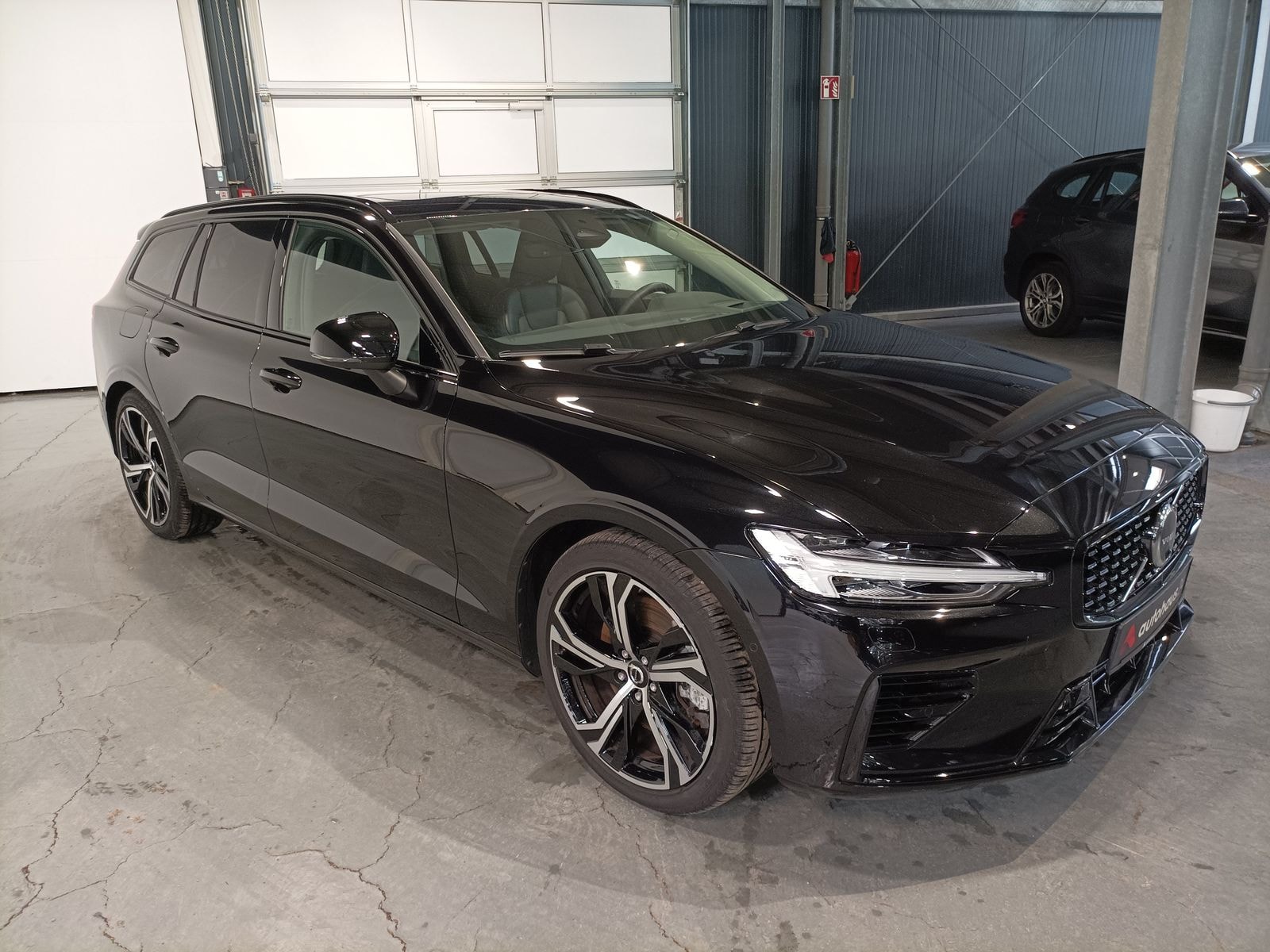 Volvo V60 Kombi VOLVO V60 T8 AWD Recharge Ultimate Dark Auto Kombi #1