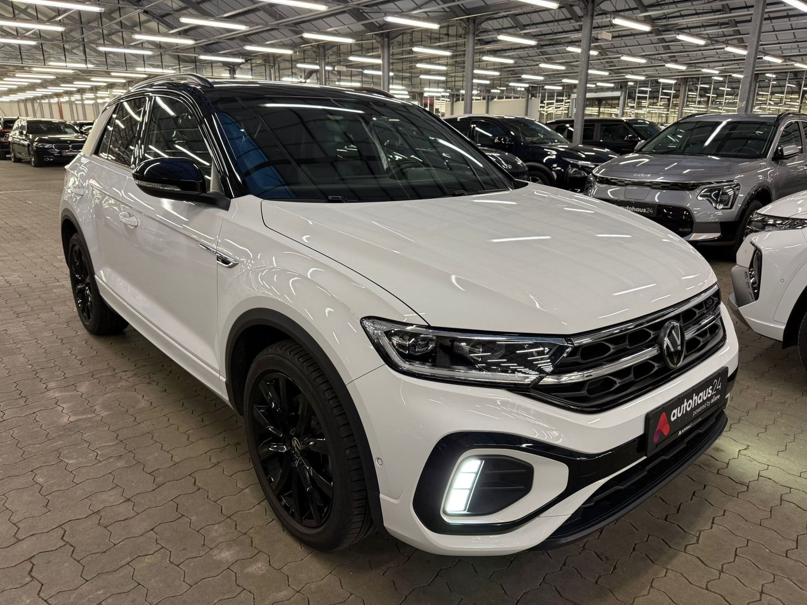 Volkswagen T-Roc SUV / Crossover / Geländewagen VOLKSWAGEN T-Roc 2.0 TSI OPF DSG 4MOTION R-Line Sports Utility Vehicle #1