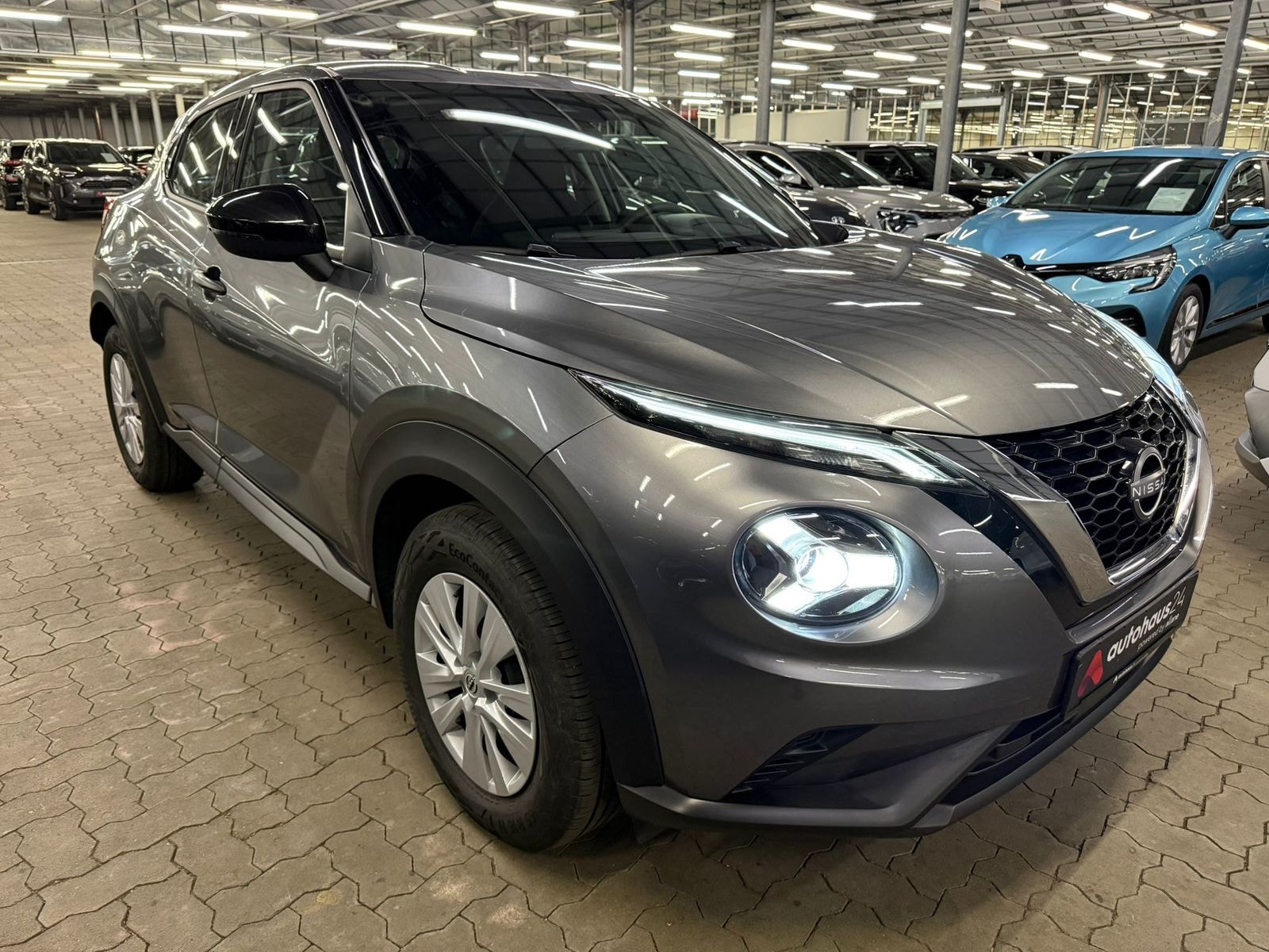 Nissan JUKE SUV / Crossover / Geländewagen NISSAN JUKE 1.0 DIG-T VISIA Sports Utility Vehicle #1