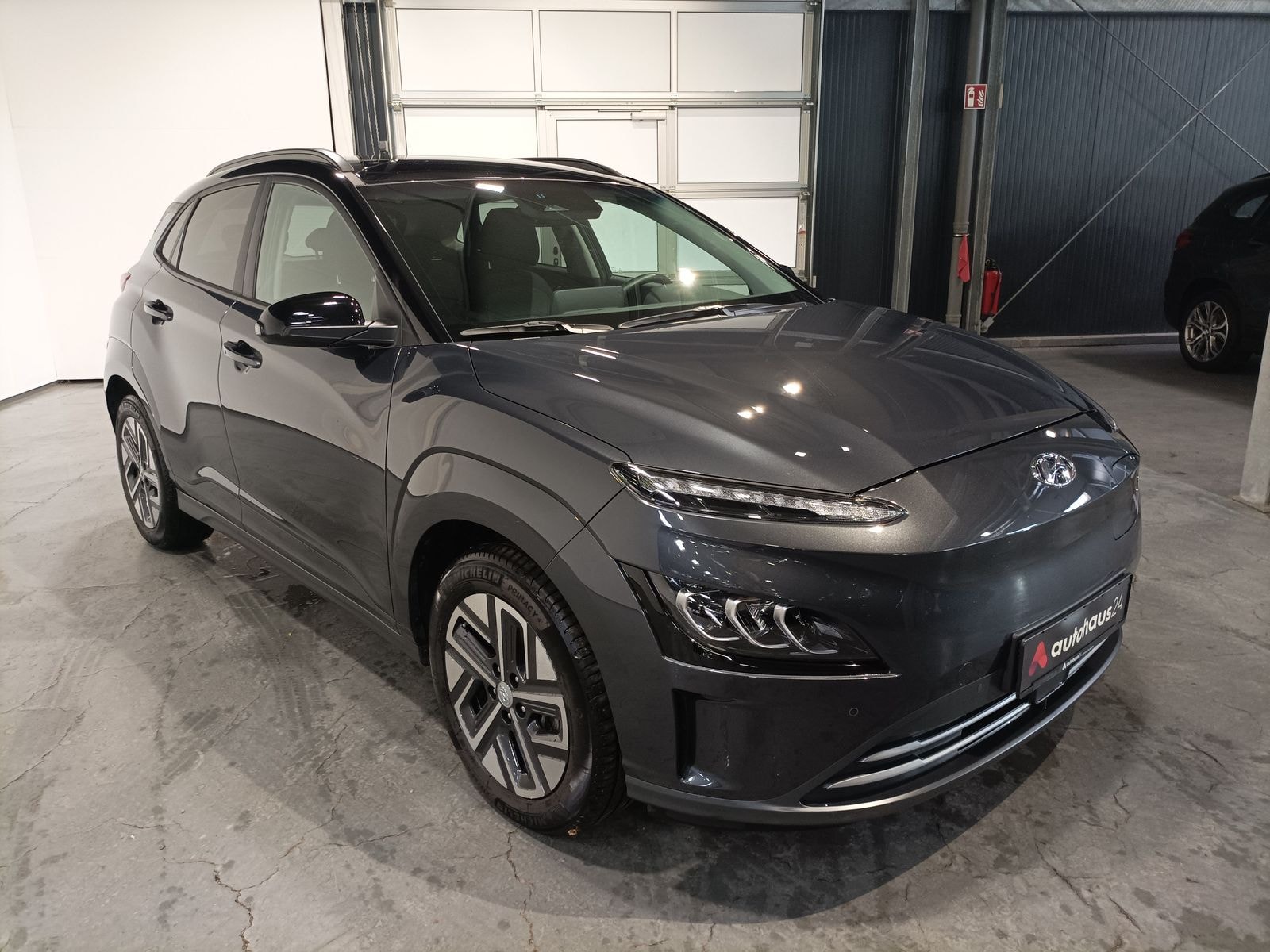 Hyundai Kona SUV / Crossover / Geländewagen HYUNDAI Kona ELEKTRO 100kW Sports Utility Vehicle #1