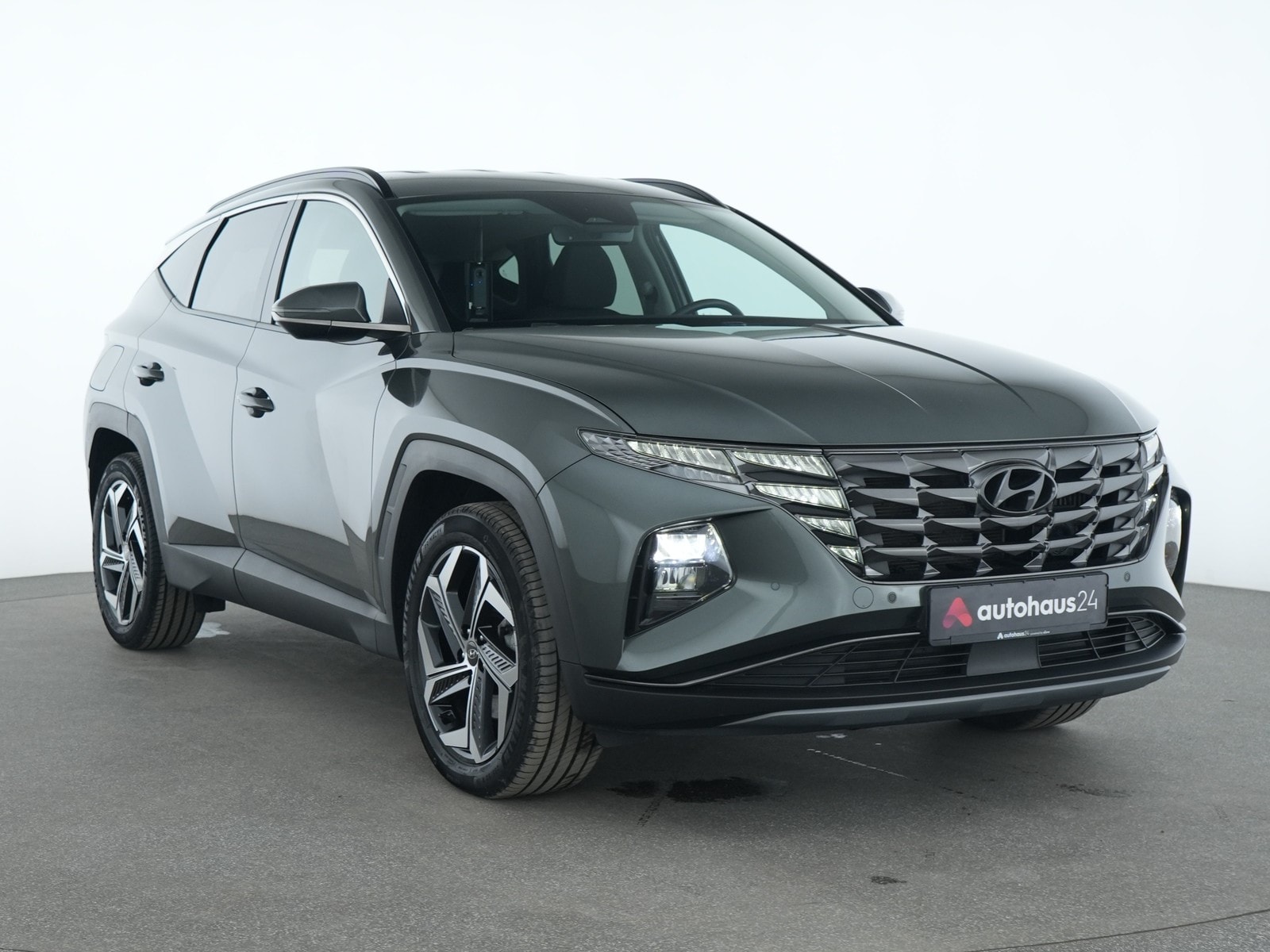 Hyundai Tucson SUV / Crossover / Geländewagen HYUNDAI Tucson 1.6 T-GDI Plug-in Hybrid 4WD Auto Sports Utility Vehicle #1