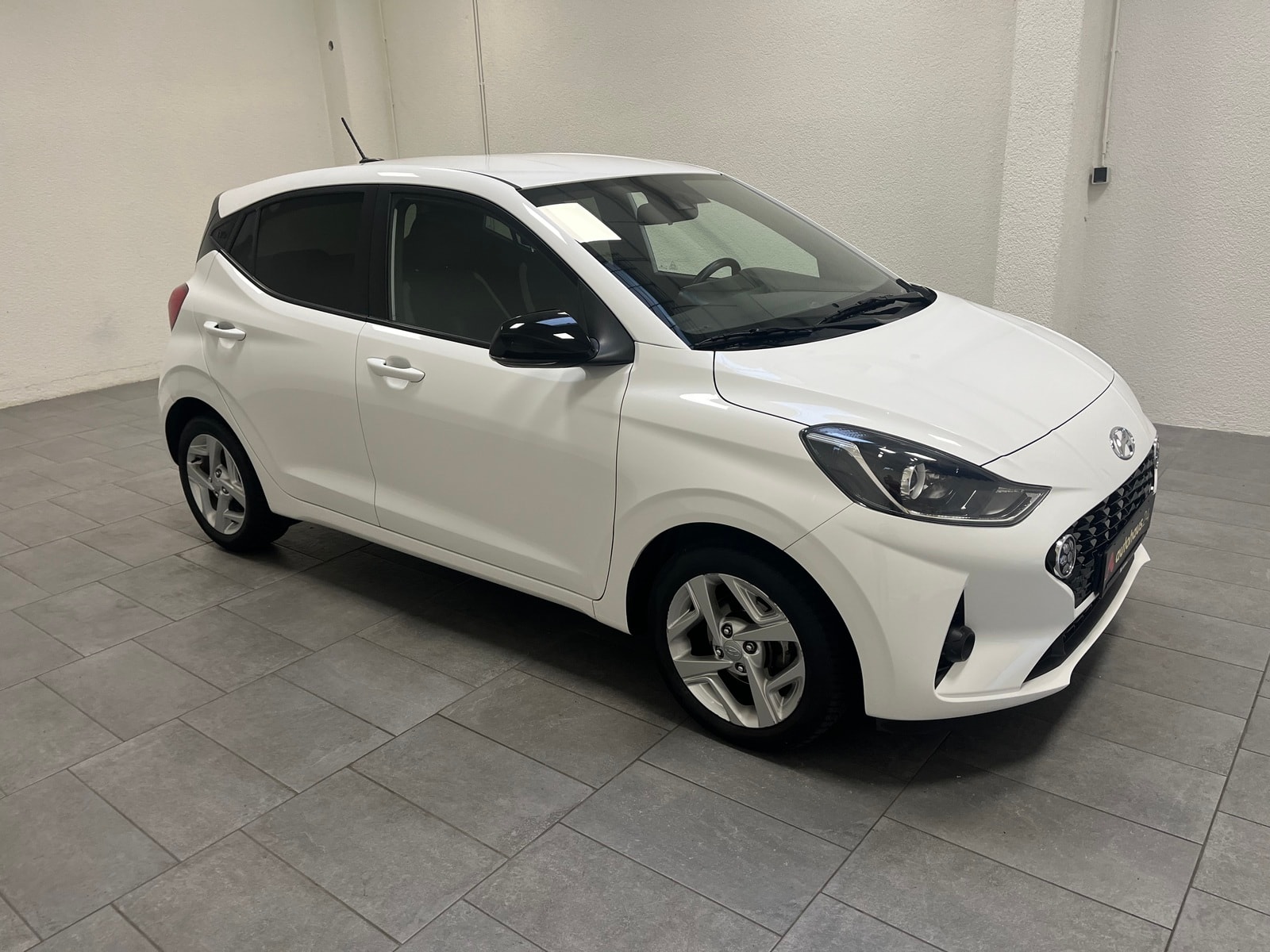 Hyundai i10 Limousine HYUNDAI i10 1.0 Connect & Go Schräghecklimousine #1