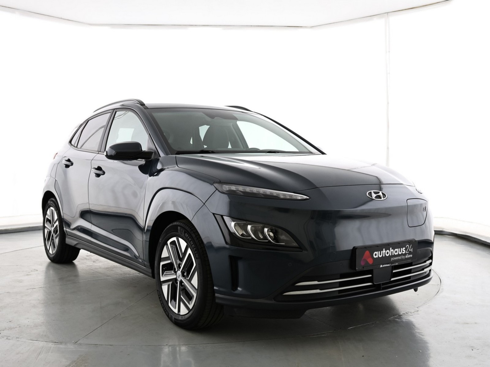Hyundai Kona SUV / Crossover / Geländewagen HYUNDAI Kona ELEKTRO 150kW Select-Paket Sports Utility Vehicle #1