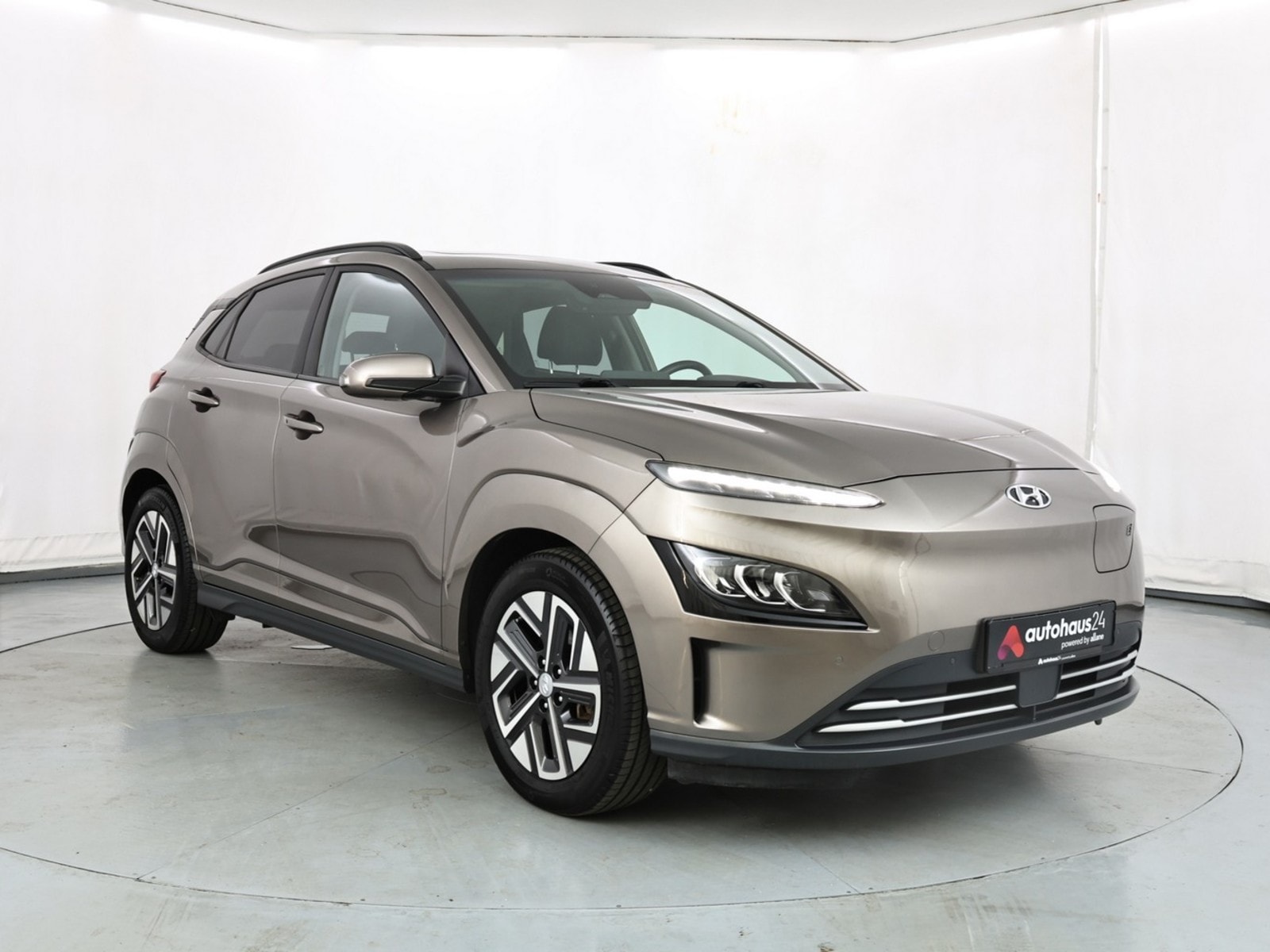 Hyundai Kona SUV / Crossover / Geländewagen HYUNDAI Kona ELEKTRO 150kW Select-Paket Sports Utility Vehicle #1