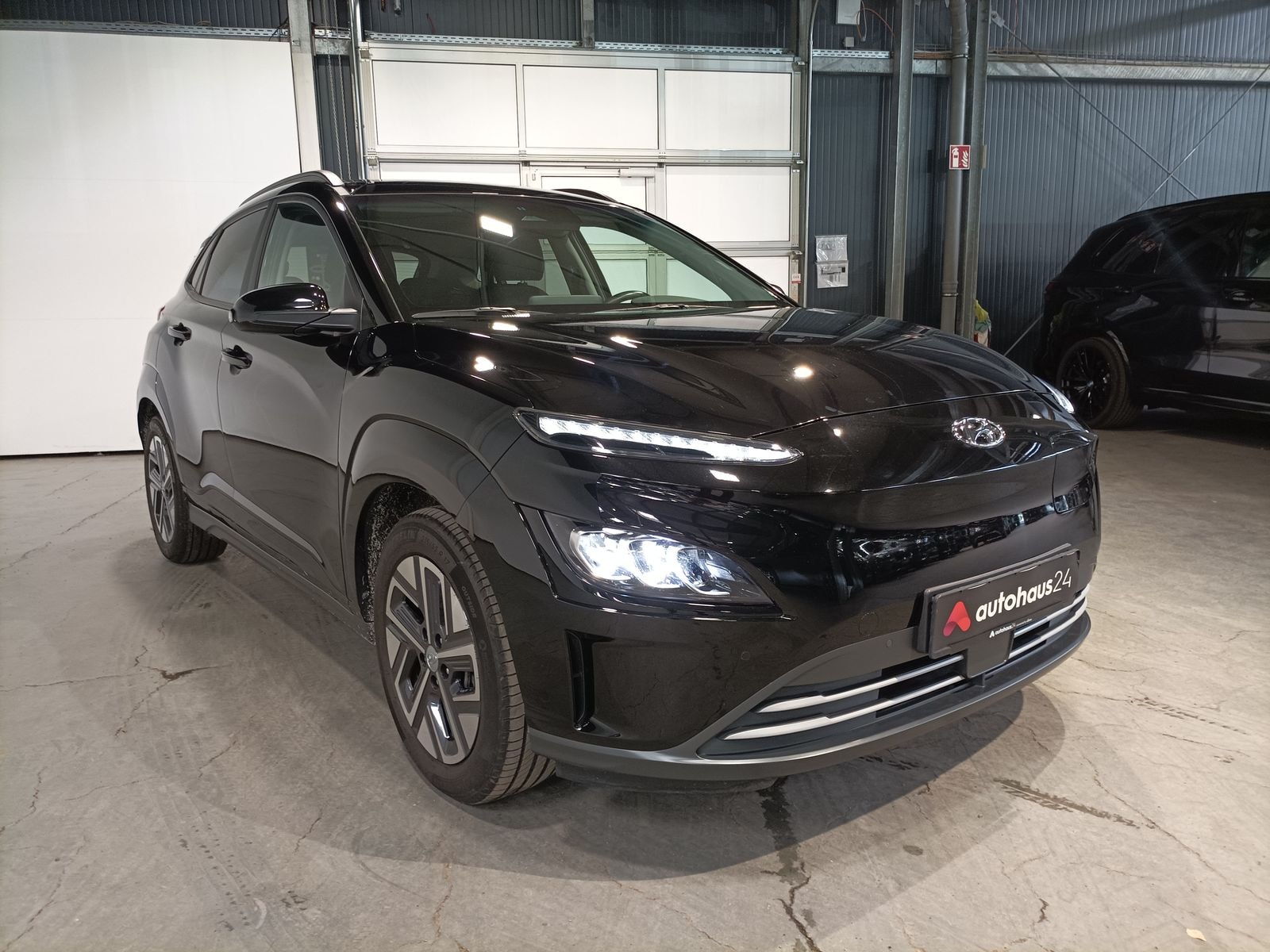 Hyundai Kona SUV / Crossover / Geländewagen HYUNDAI Kona ELEKTRO 100kW Advantage-Paket Sports Utility Vehicle #1