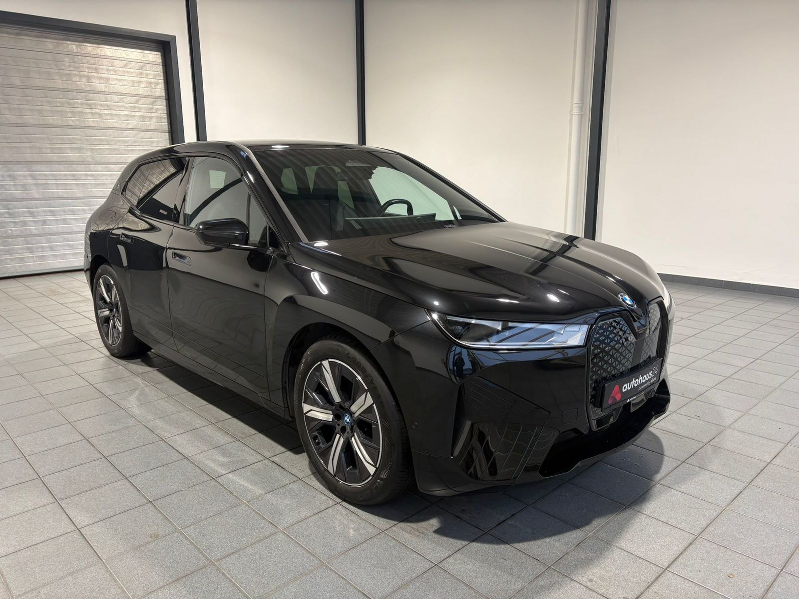 BMW iX SUV / Crossover / Geländewagen BMW iX xDrive40 Sports Utility Vehicle #1