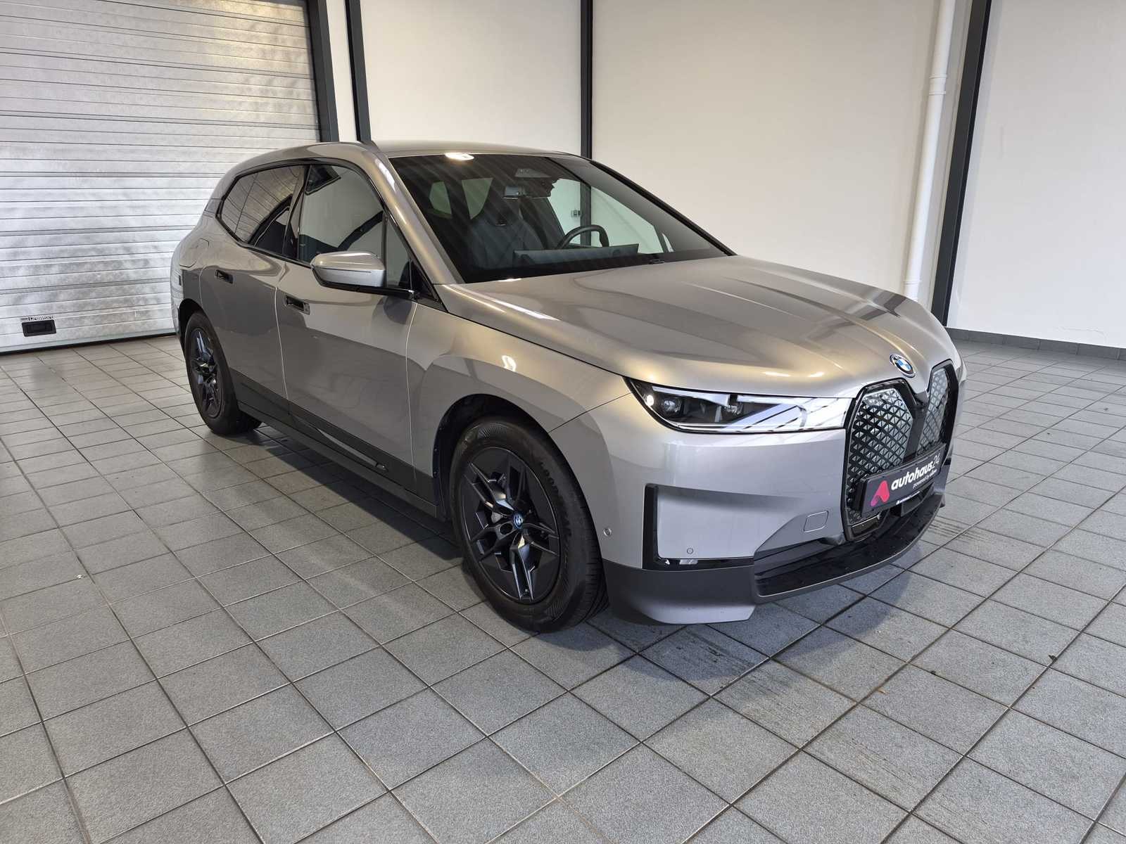 BMW iX SUV / Crossover / Geländewagen BMW iX xDrive40 Sports Utility Vehicle #1