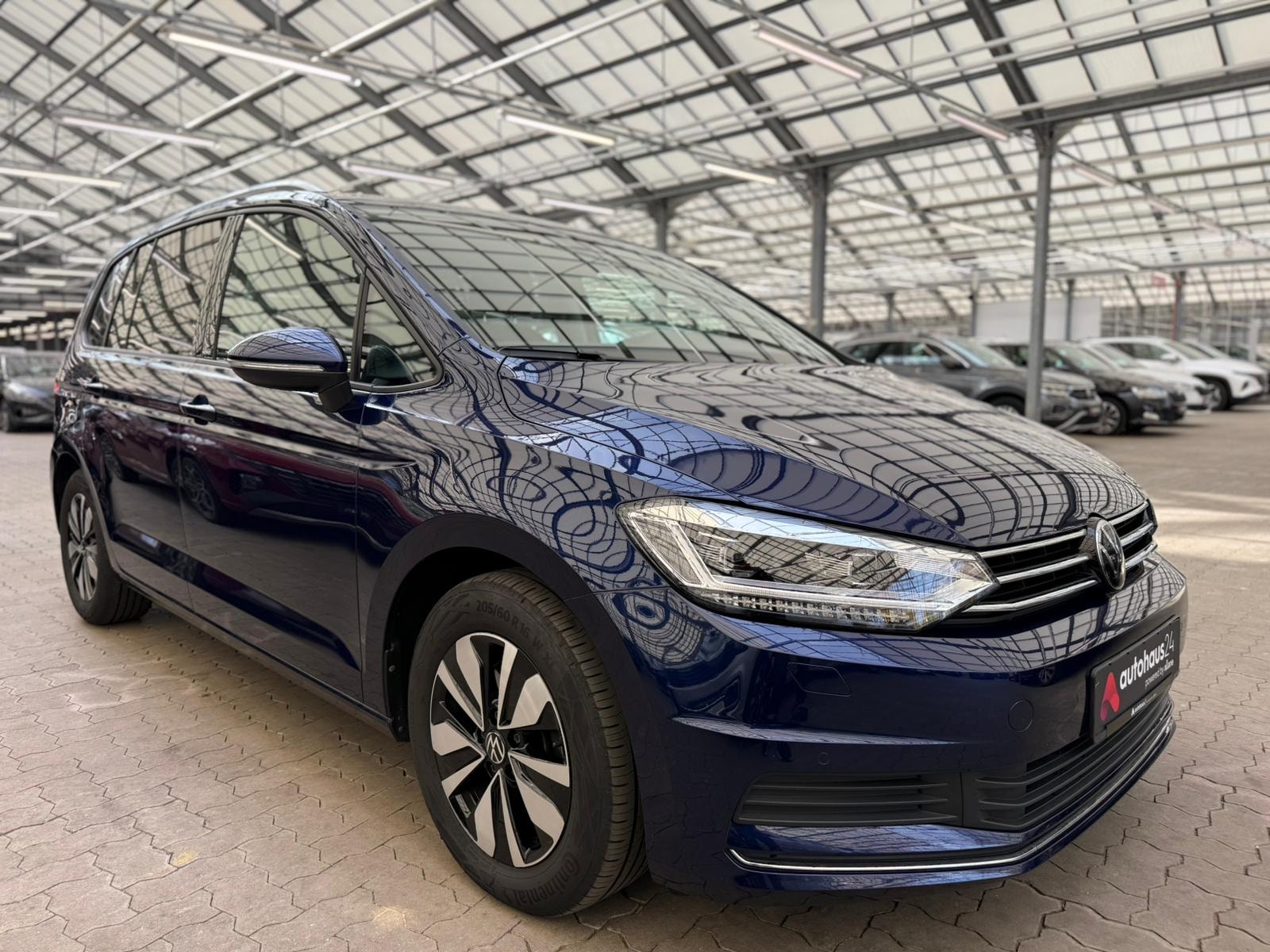 Volkswagen Touran Kleinbus / Van VOLKSWAGEN Touran 2.0 TDI SCR DSG MOVE Kompaktvan #1