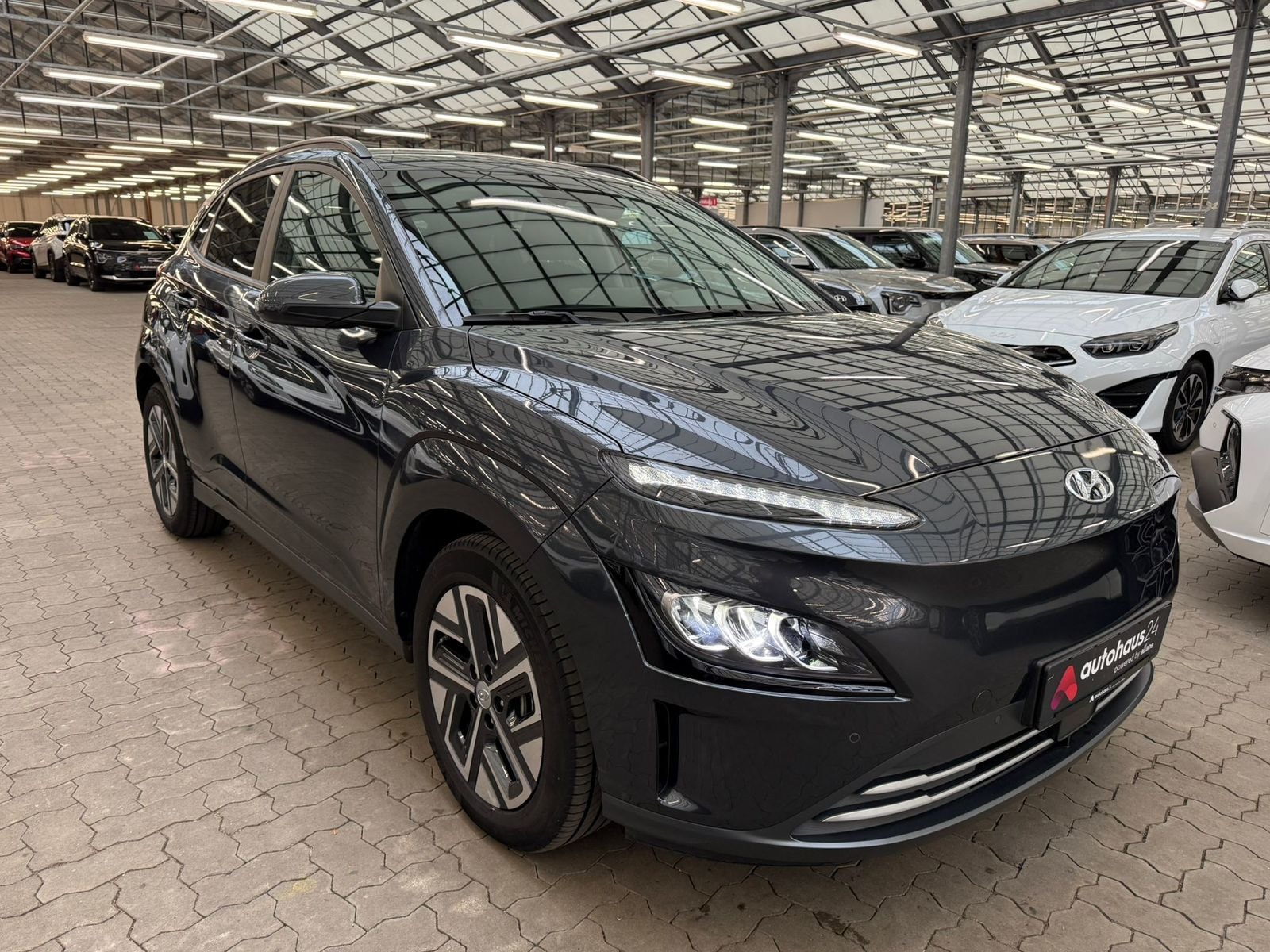 Hyundai Kona SUV / Crossover / Geländewagen HYUNDAI Kona ELEKTRO 100kW Advantage-Paket Sports Utility Vehicle #1