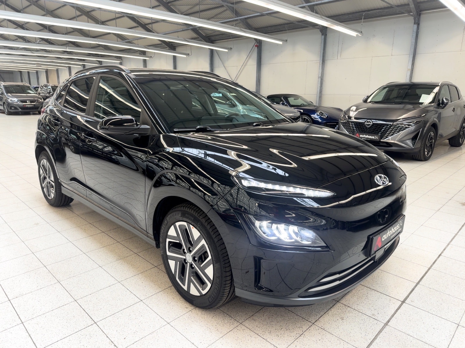 Hyundai Kona SUV / Crossover / Geländewagen HYUNDAI Kona ELEKTRO 100kW Advantage-Paket Sports Utility Vehicle #1
