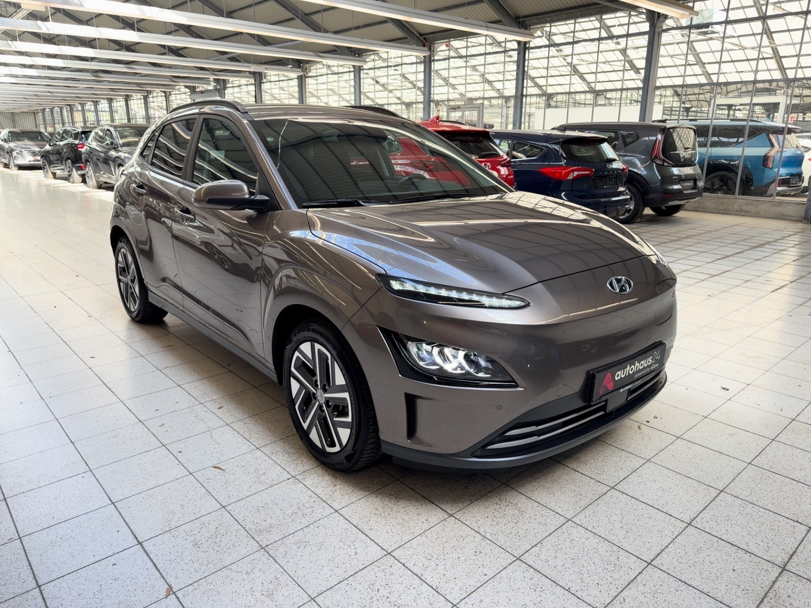 Hyundai Kona SUV / Crossover / Geländewagen HYUNDAI Kona ELEKTRO 150kW Select-Paket Sports Utility Vehicle #1