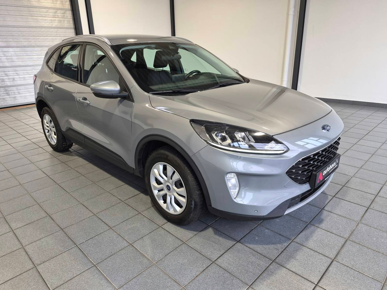 Ford Kuga SUV / Crossover / Geländewagen FORD Kuga 1.5 EcoBlue Cool & Connect Auto Sports Utility Vehicle #1