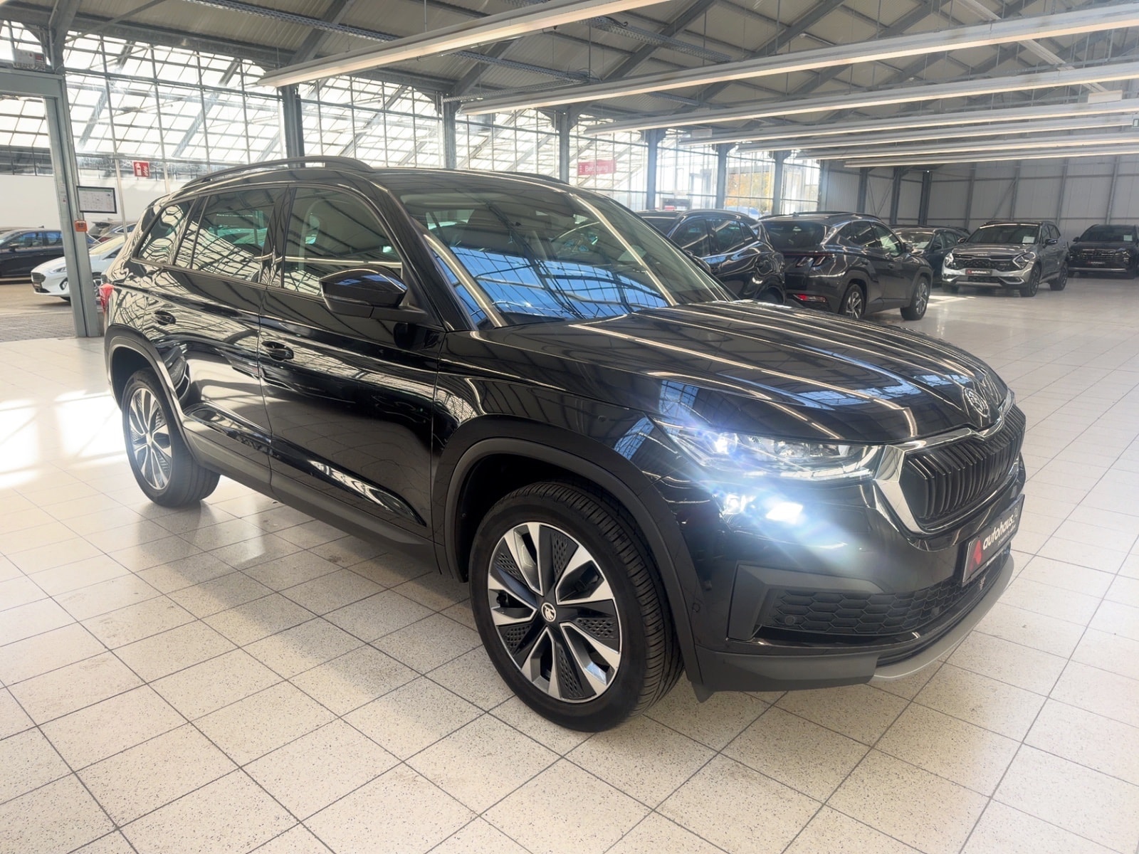 ŠKODA Kodiaq SUV / Crossover / Geländewagen SKODA Kodiaq 1.5l TSI ACT DSG TOUR Sports Utility Vehicle #1