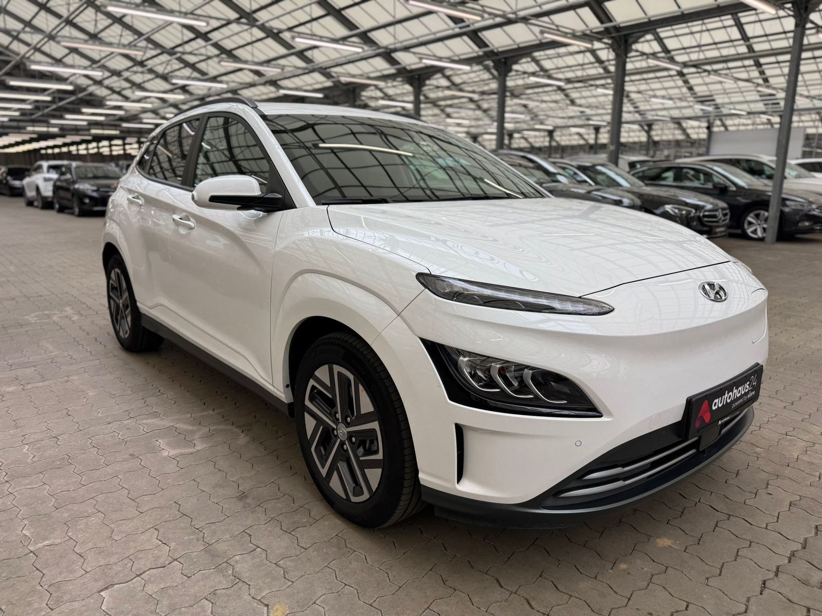 Hyundai Kona SUV / Crossover / Geländewagen HYUNDAI Kona ELEKTRO 100kW Advantage-Paket Sports Utility Vehicle #1