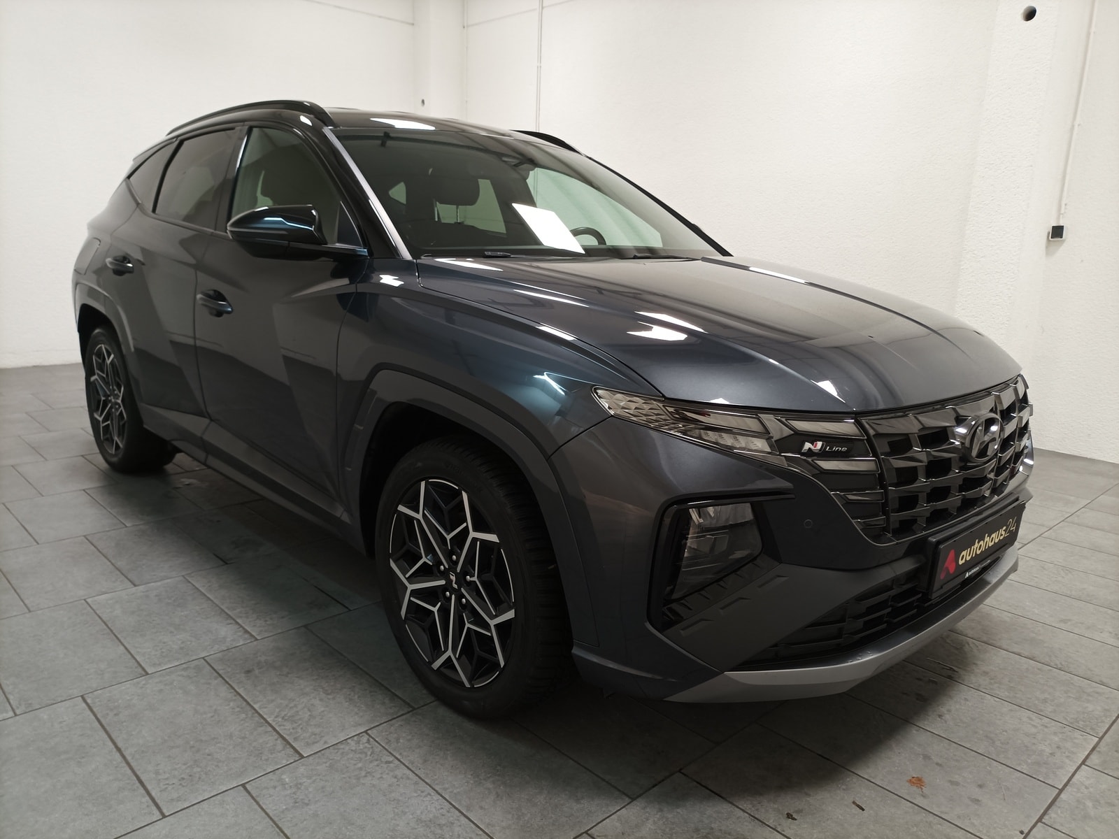 Hyundai Tucson SUV / Crossover / Geländewagen HYUNDAI Tucson 1.6 T-GDI Plug-in Hybrid 4WD Auto Sports Utility Vehicle #1