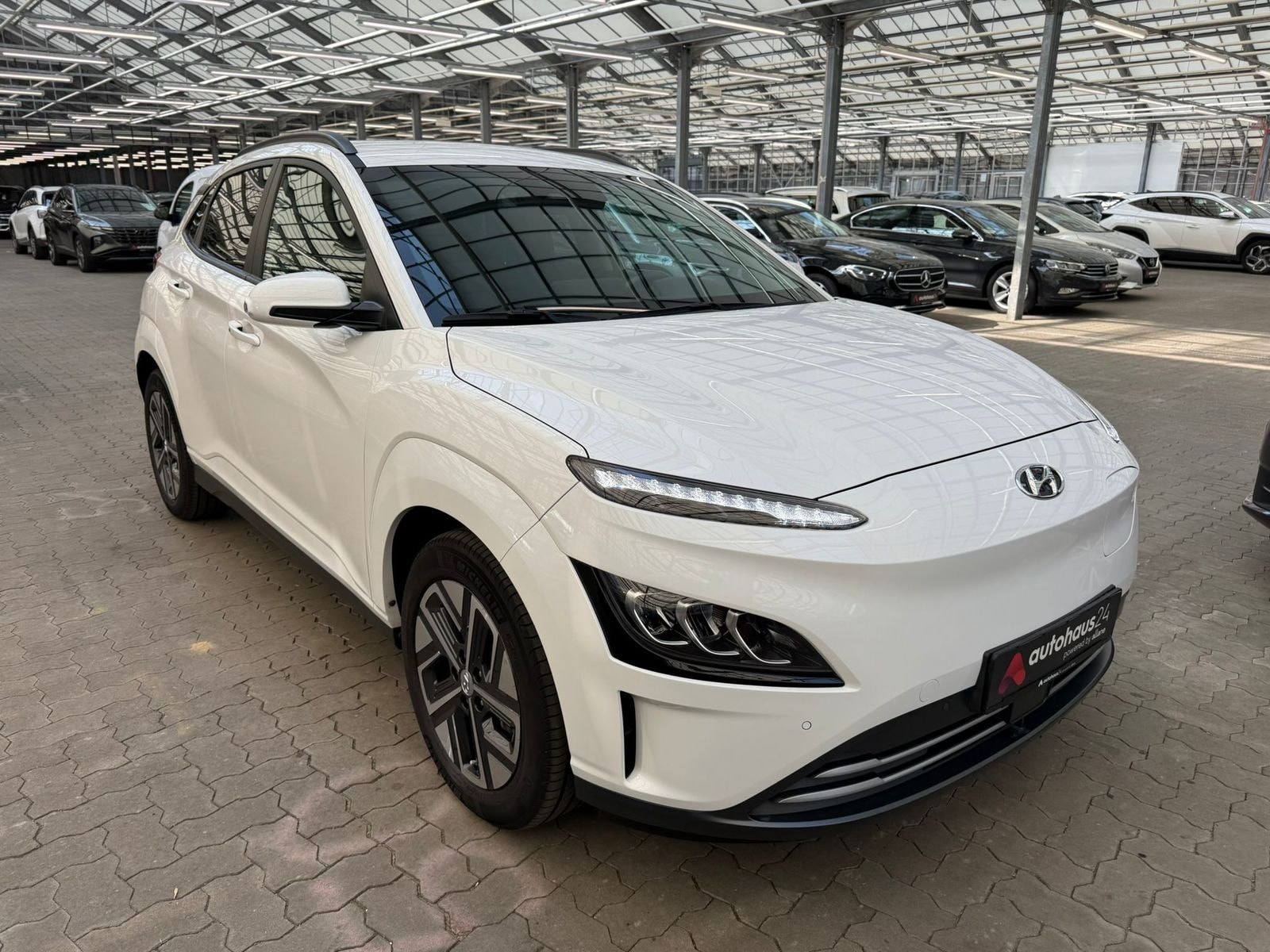Hyundai Kona SUV / Crossover / Geländewagen HYUNDAI Kona ELEKTRO 100kW Advantage-Paket Sports Utility Vehicle #1