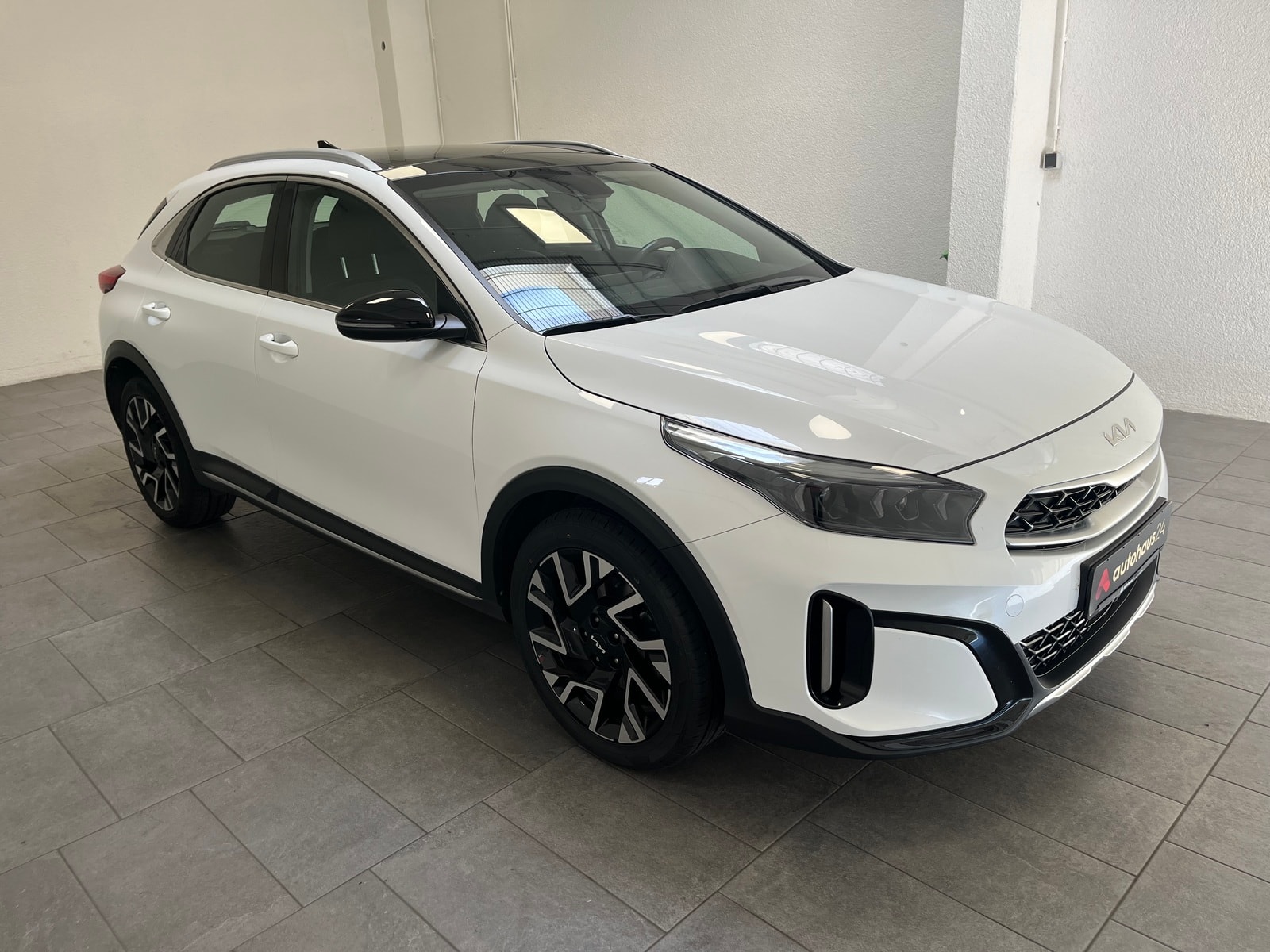 Kia XCeed SUV / Crossover / Geländewagen KIA XCeed 1.5 T-GDI Spirit Sports Utility Vehicle #1