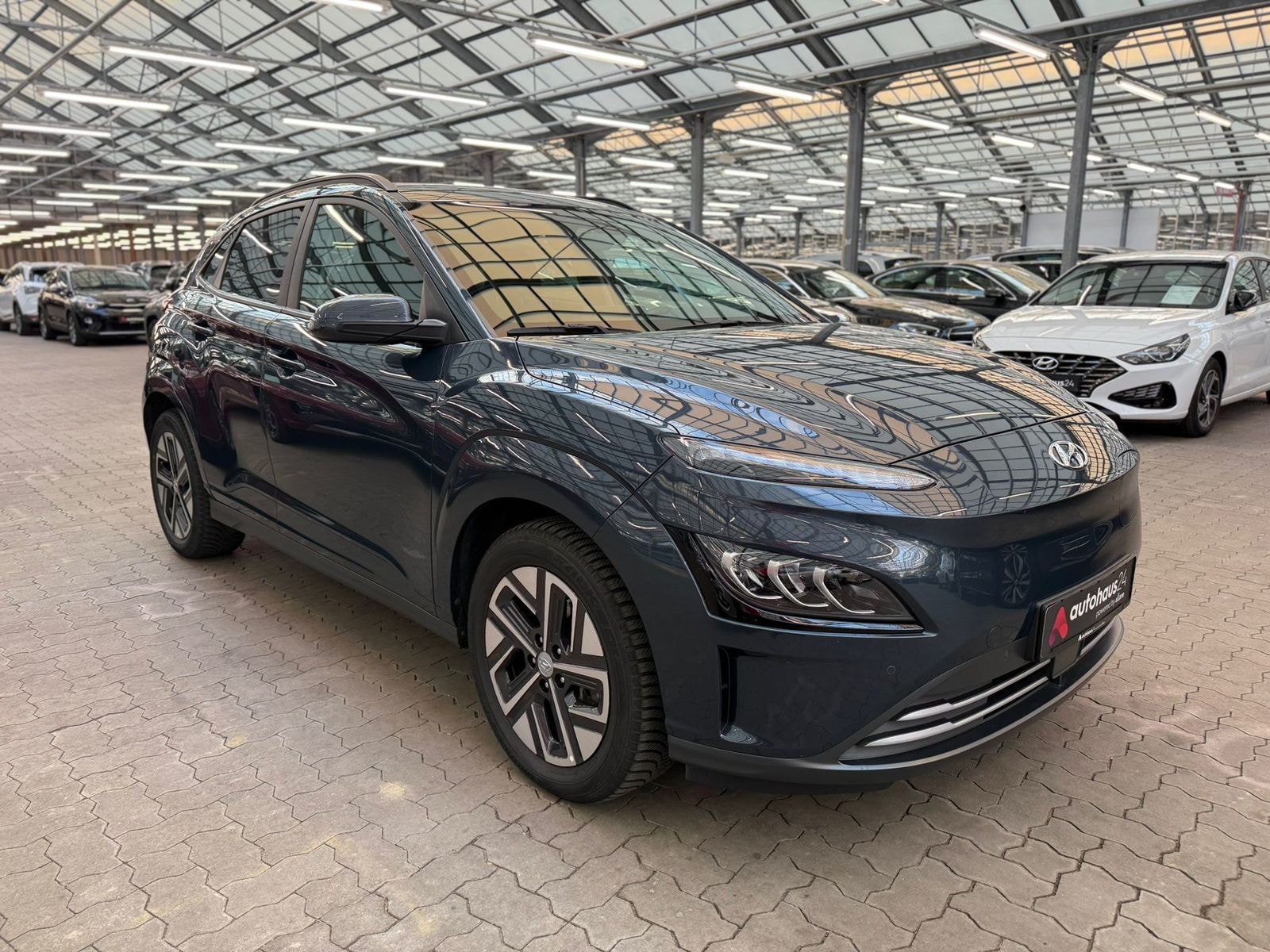 Hyundai Kona SUV / Crossover / Geländewagen HYUNDAI Kona ELEKTRO 100kW Advantage-Paket Sports Utility Vehicle #1