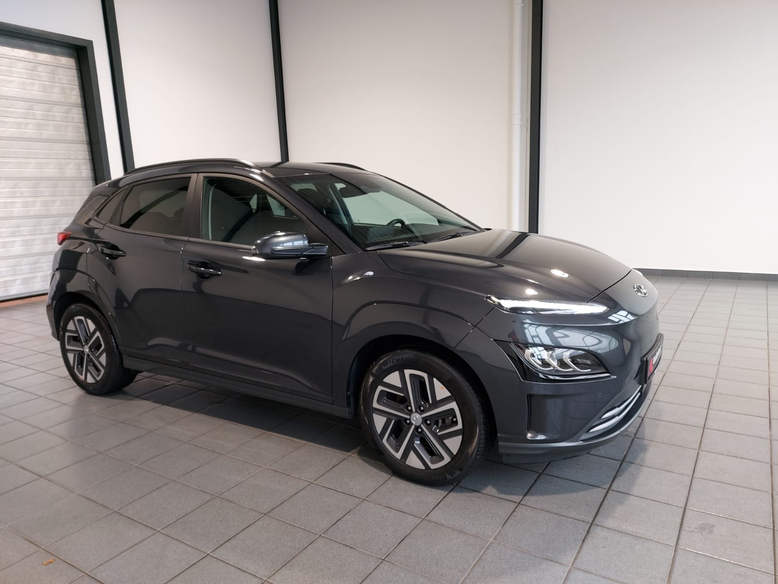 Hyundai Kona SUV / Crossover / Geländewagen HYUNDAI Kona ELEKTRO 100kW Advantage-Paket Sports Utility Vehicle #1