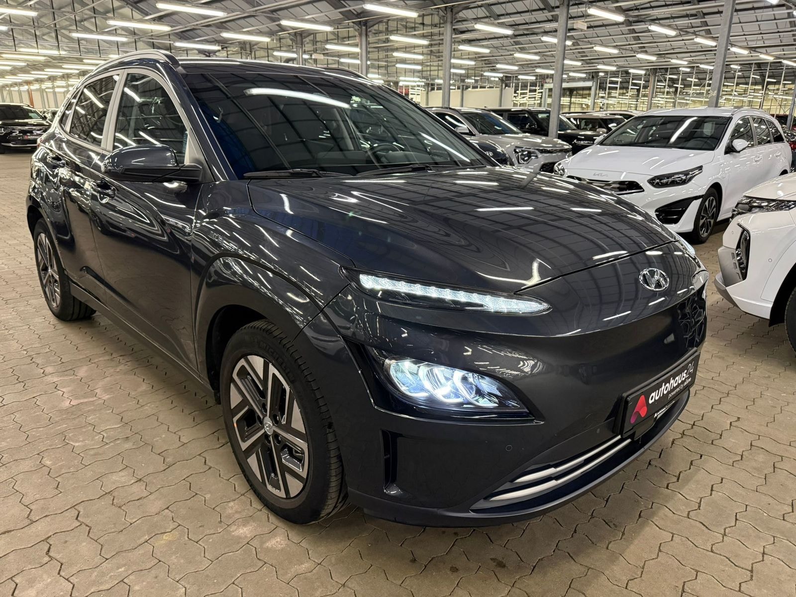 Hyundai Kona SUV / Crossover / Geländewagen HYUNDAI Kona ELEKTRO 100kW Advantage-Paket Sports Utility Vehicle #1