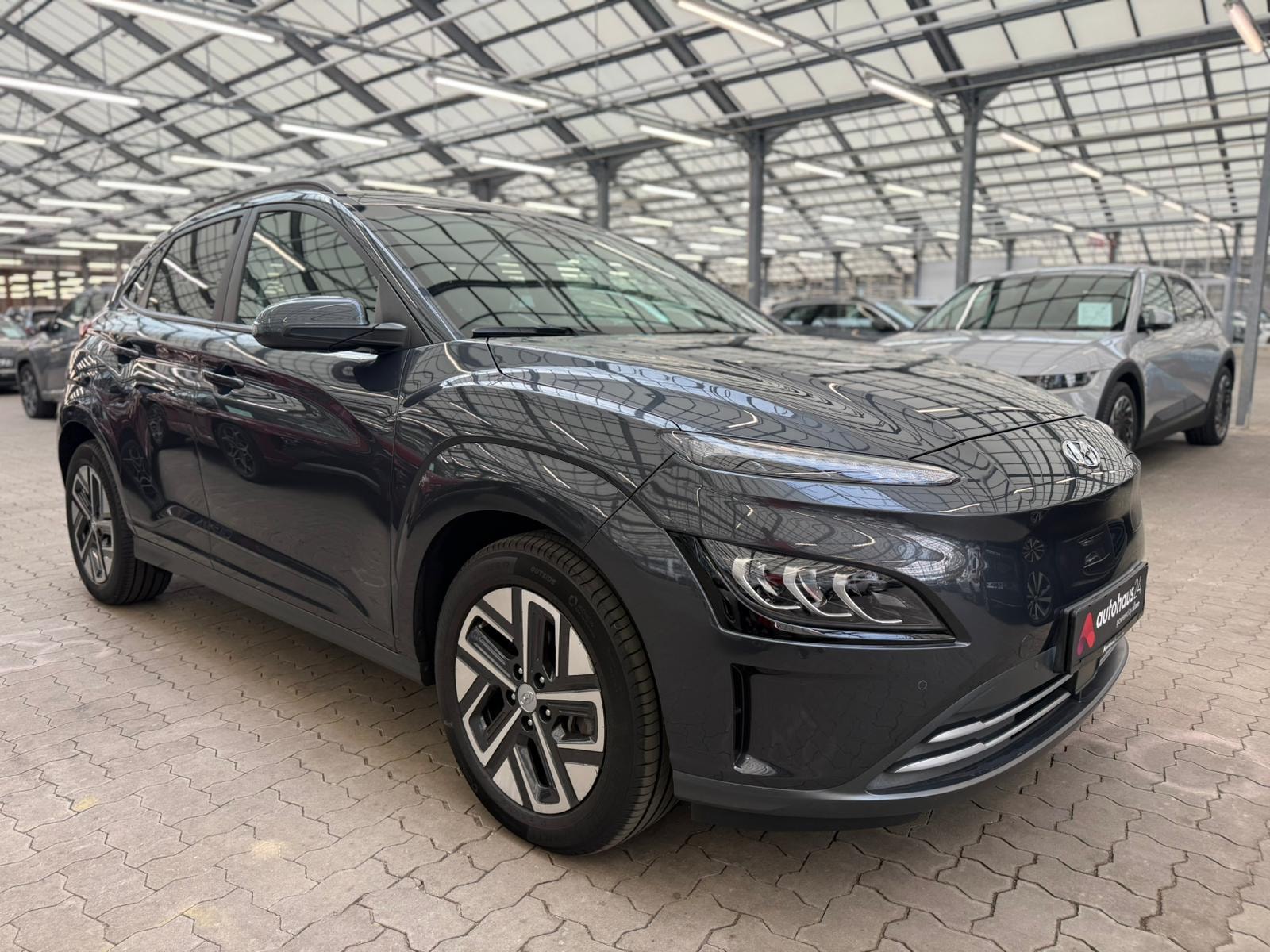 Hyundai Kona SUV / Crossover / Geländewagen HYUNDAI Kona ELEKTRO 100kW Advantage-Paket Sports Utility Vehicle #1