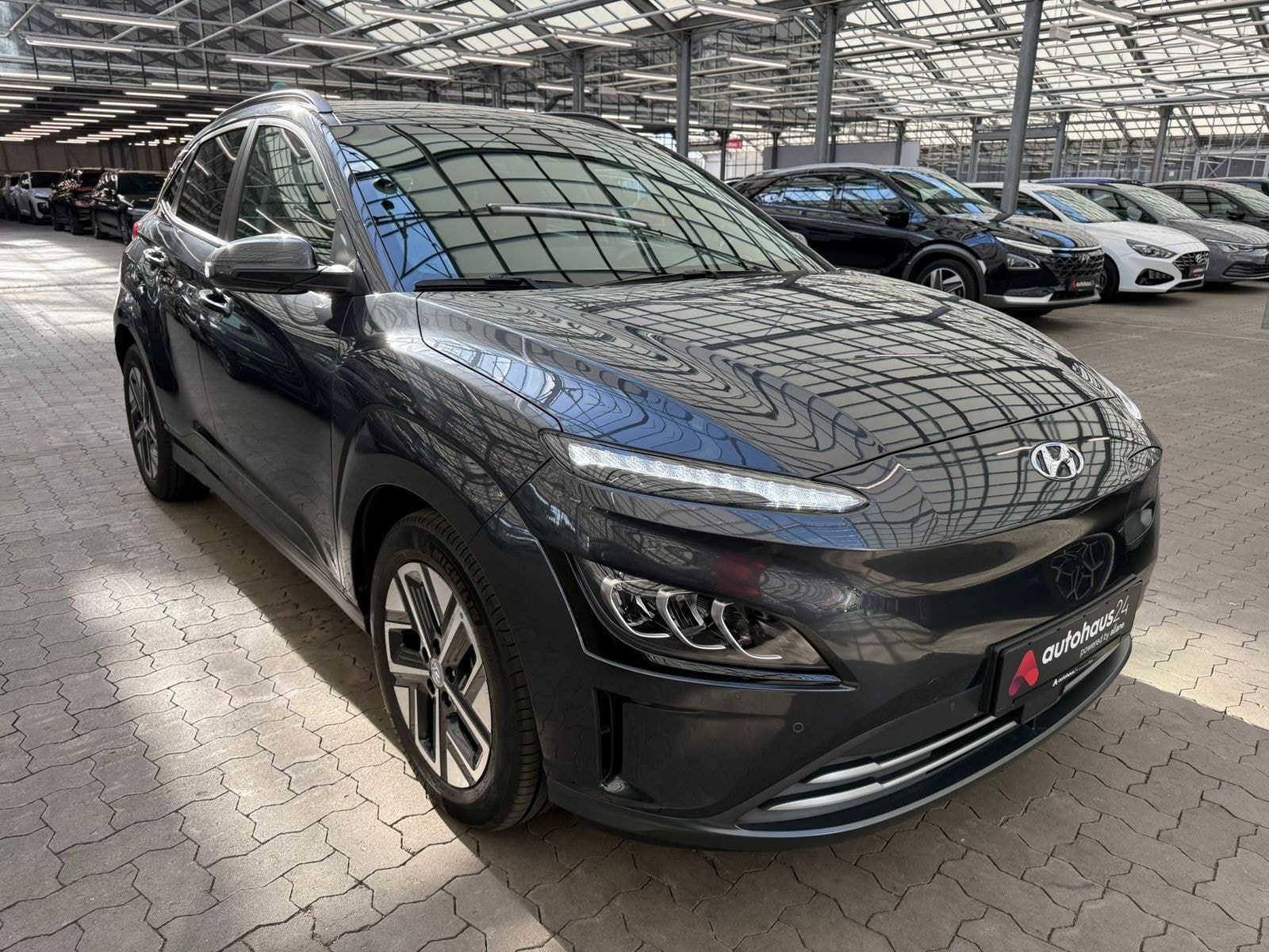 Hyundai Kona SUV / Crossover / Geländewagen HYUNDAI Kona ELEKTRO 100kW Advantage-Paket Sports Utility Vehicle #1