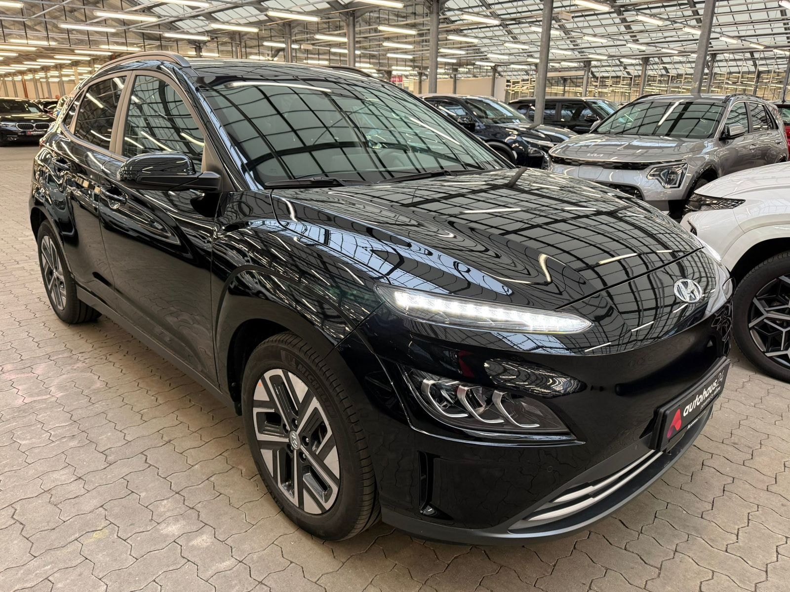 Hyundai Kona SUV / Crossover / Geländewagen HYUNDAI Kona ELEKTRO 100kW Advantage-Paket Sports Utility Vehicle #1
