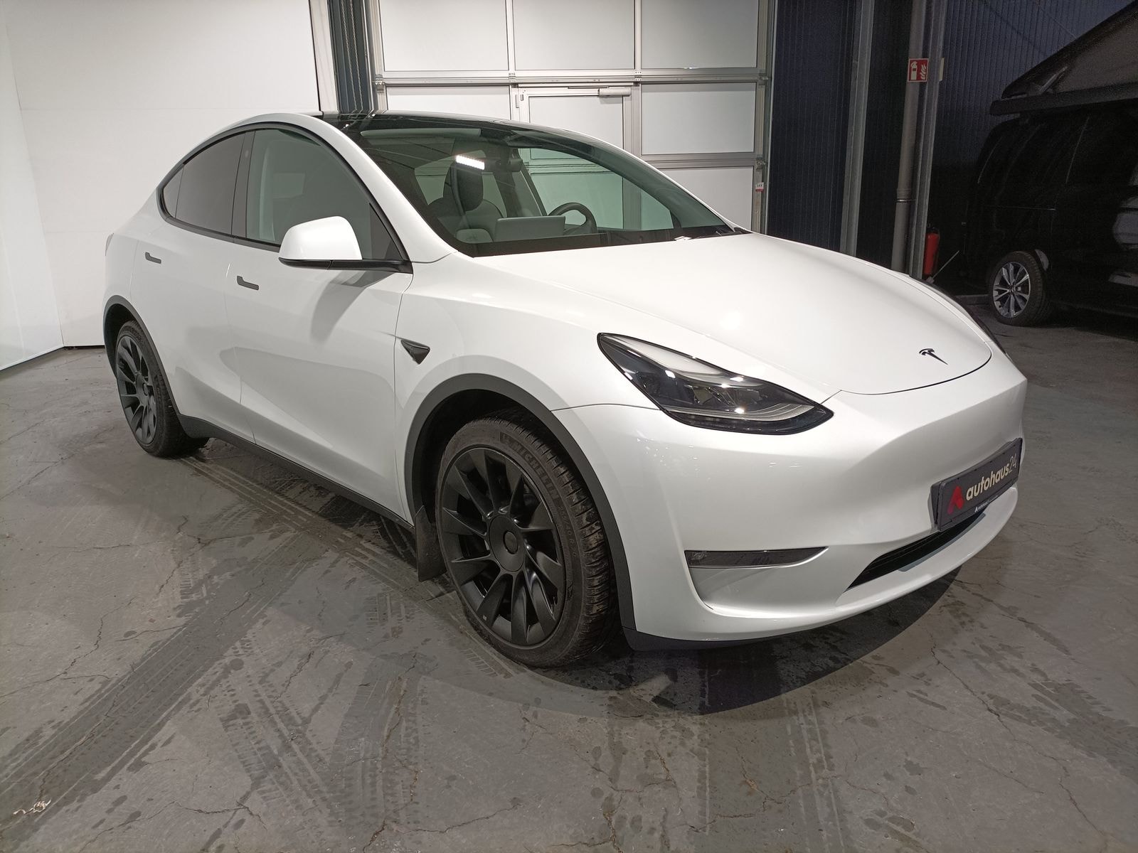 TESLA Model Y SUV / Crossover / Geländewagen TESLA Model Y Long Range Dual Motor AWD Schräghecklimousine #1