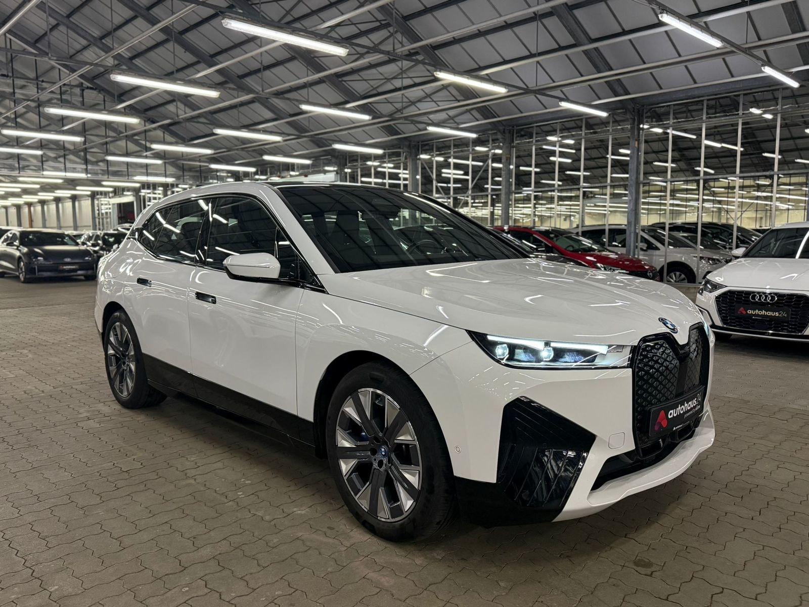 BMW iX SUV / Crossover / Geländewagen BMW iX xDrive40 Sports Utility Vehicle #1