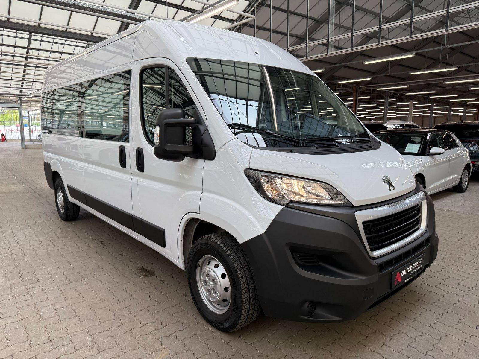 Peugeot Boxer Transporter PEUGEOT Boxer 335 L3H2 2.2BLUEHDI 121KW Verglaster Kastenwagen #1