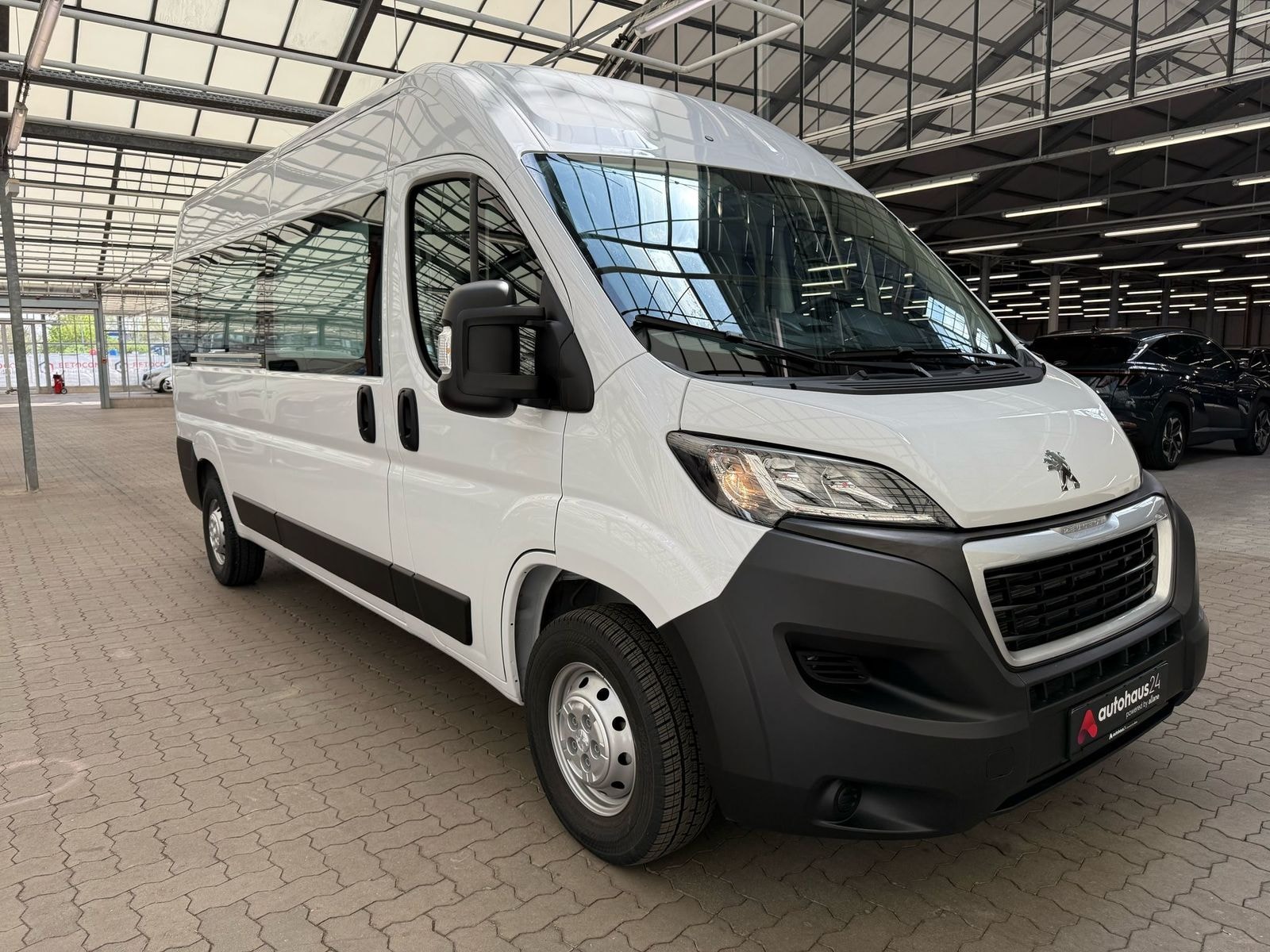 Peugeot Boxer Transporter PEUGEOT Boxer 335 L3H2 2.2BLUEHDI 121KW Verglaster Kastenwagen #1