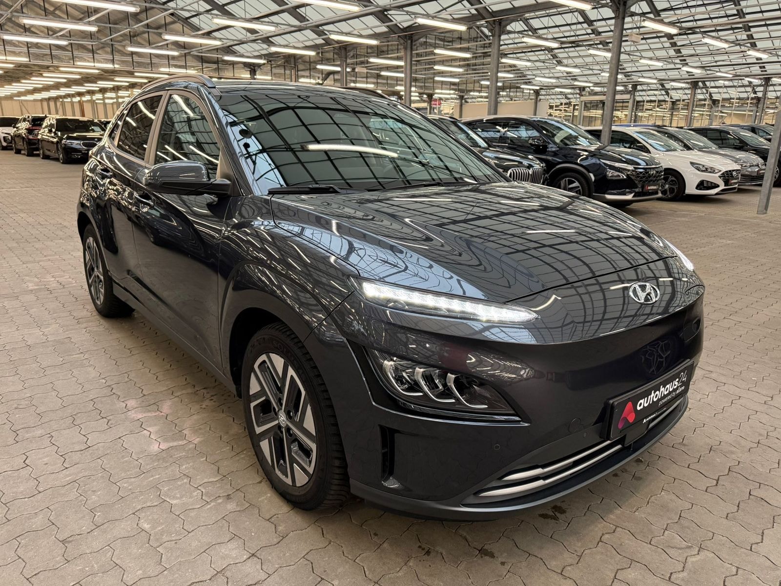 Hyundai Kona SUV / Crossover / Geländewagen HYUNDAI Kona ELEKTRO 100kW Advantage-Paket Sports Utility Vehicle #1