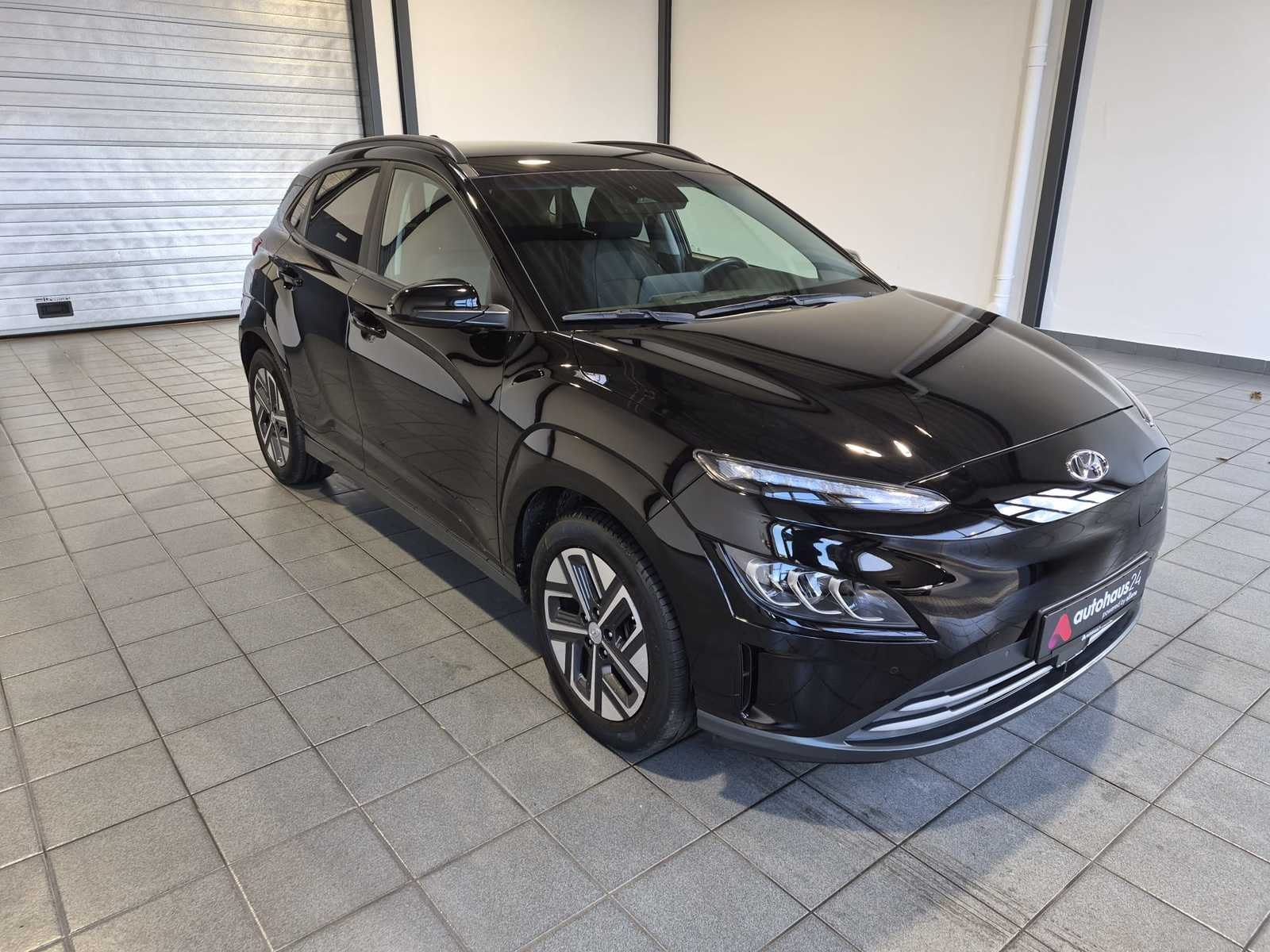 Hyundai Kona SUV / Crossover / Geländewagen HYUNDAI Kona ELEKTRO 100kW Advantage-Paket Sports Utility Vehicle #1