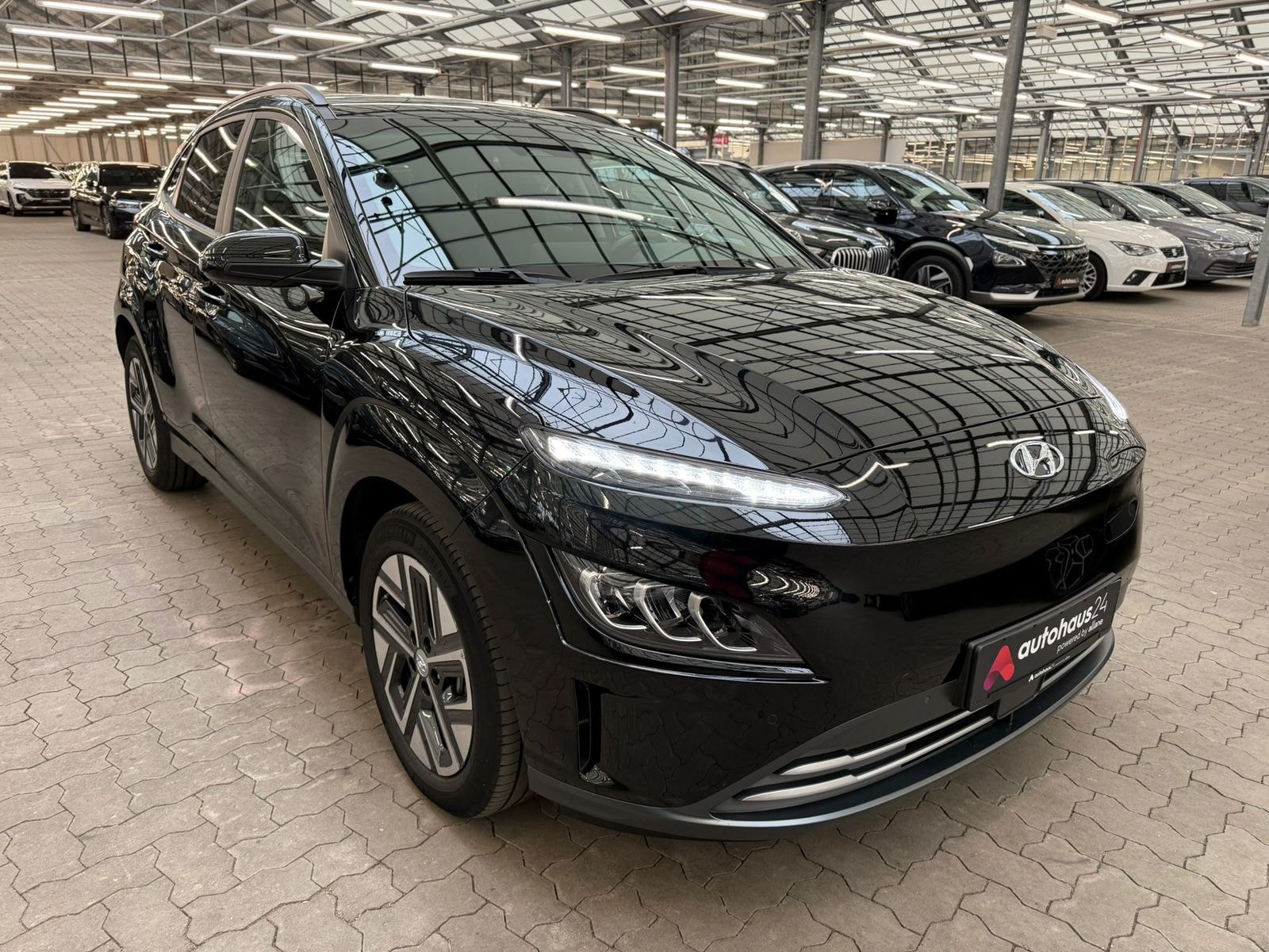 Hyundai Kona SUV / Crossover / Geländewagen HYUNDAI Kona ELEKTRO 100kW Advantage-Paket Sports Utility Vehicle #1