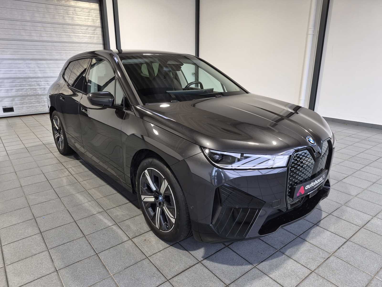 BMW iX SUV / Crossover / Geländewagen BMW iX xDrive40 Sports Utility Vehicle #1