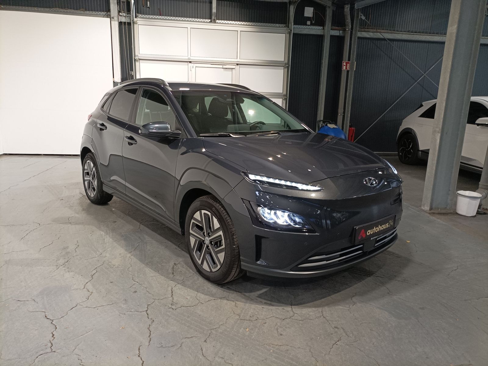 Hyundai Kona SUV / Crossover / Geländewagen HYUNDAI Kona ELEKTRO 100kW Advantage-Paket Sports Utility Vehicle #1
